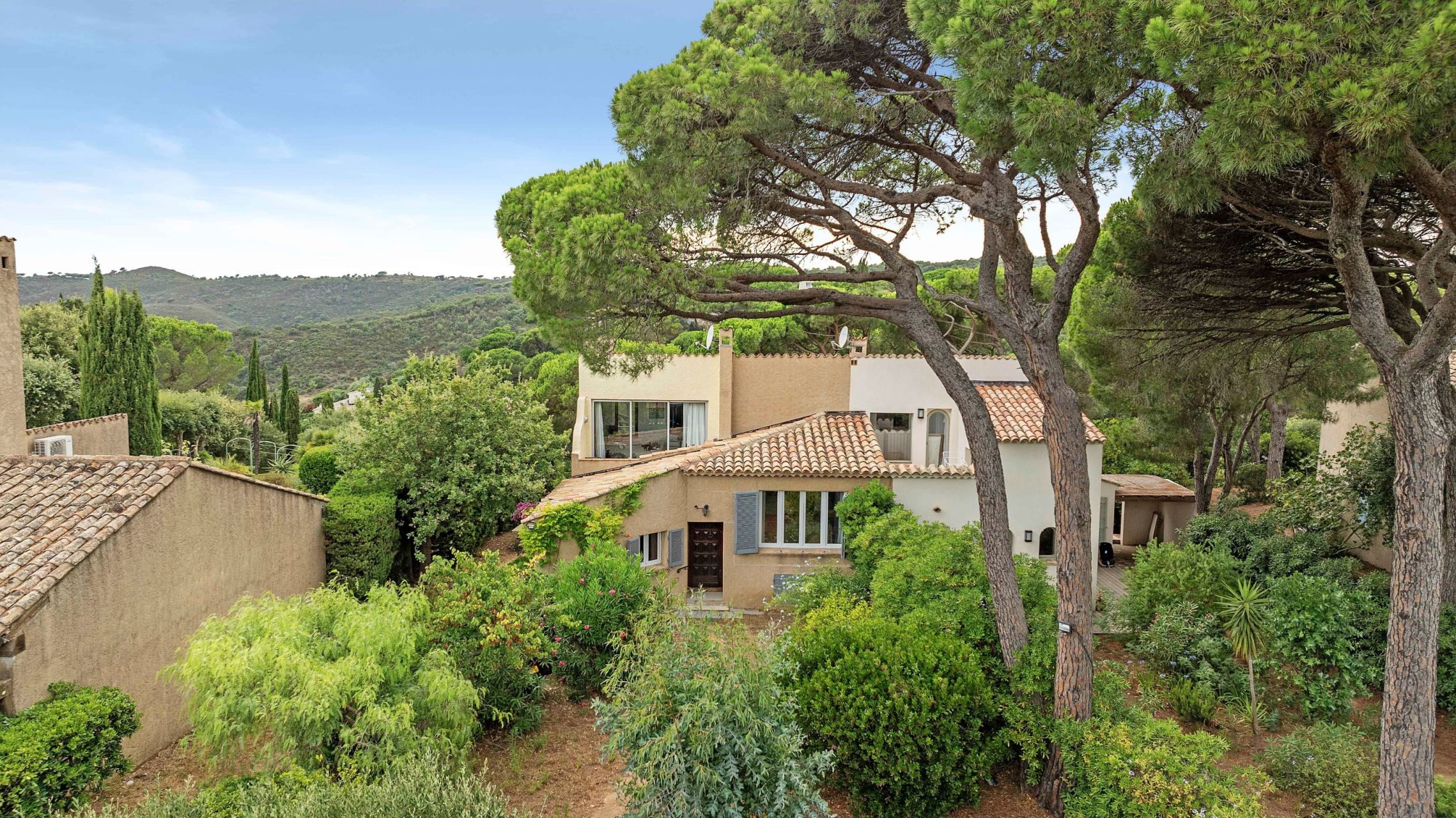 luxury villa 7 Rooms for sale on RAMATUELLE (83350)