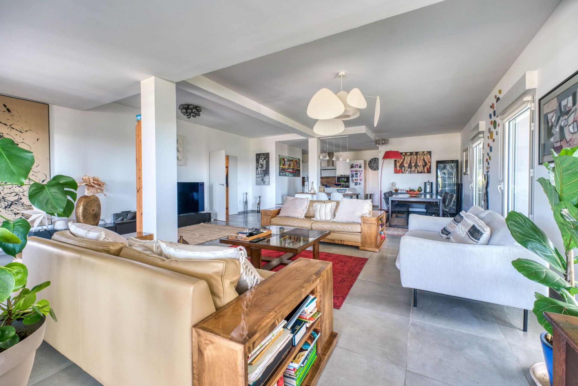 luxury apartment 5 Rooms for sale on LA ROCHELLE (17000)