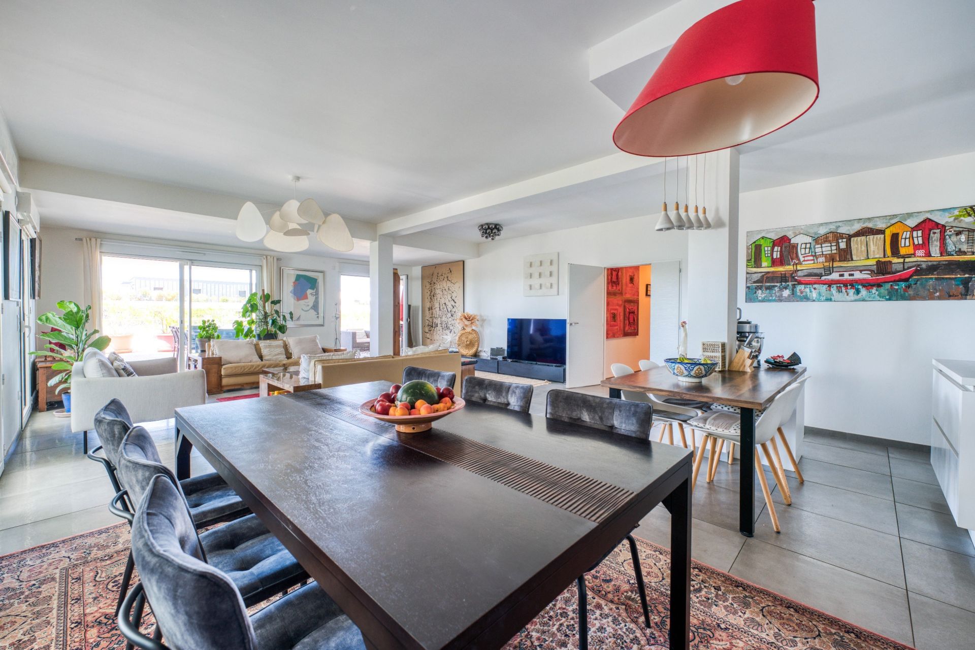 luxury apartment 5 Rooms for sale on LA ROCHELLE (17000)