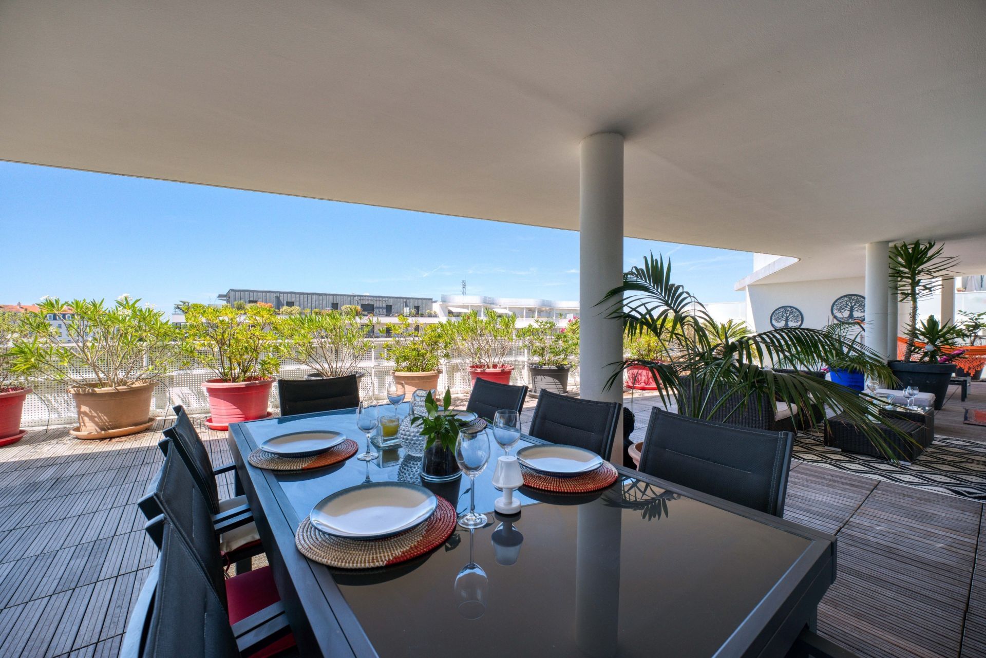 luxury apartment 5 Rooms for sale on LA ROCHELLE (17000)