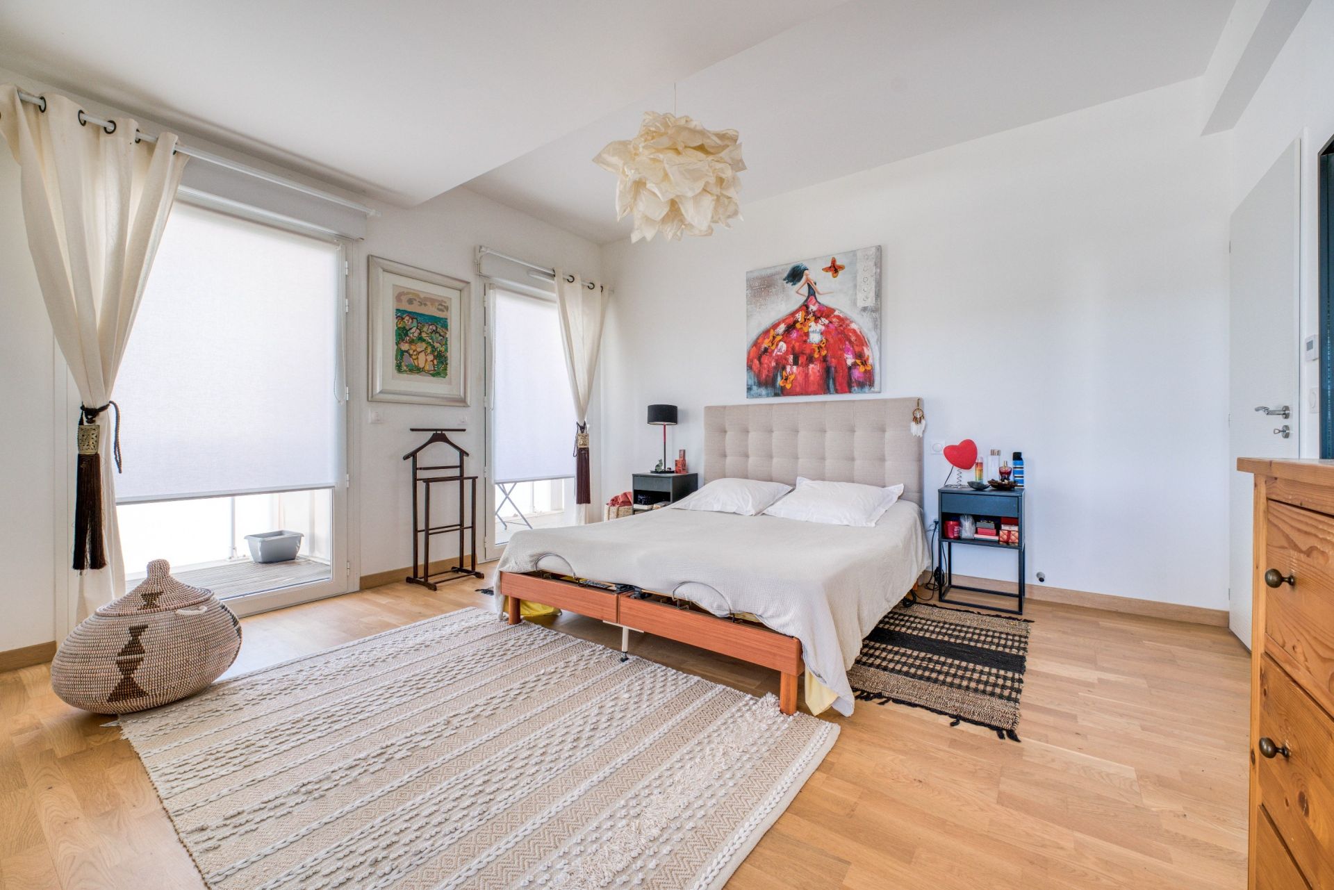 luxury apartment 5 Rooms for sale on LA ROCHELLE (17000)