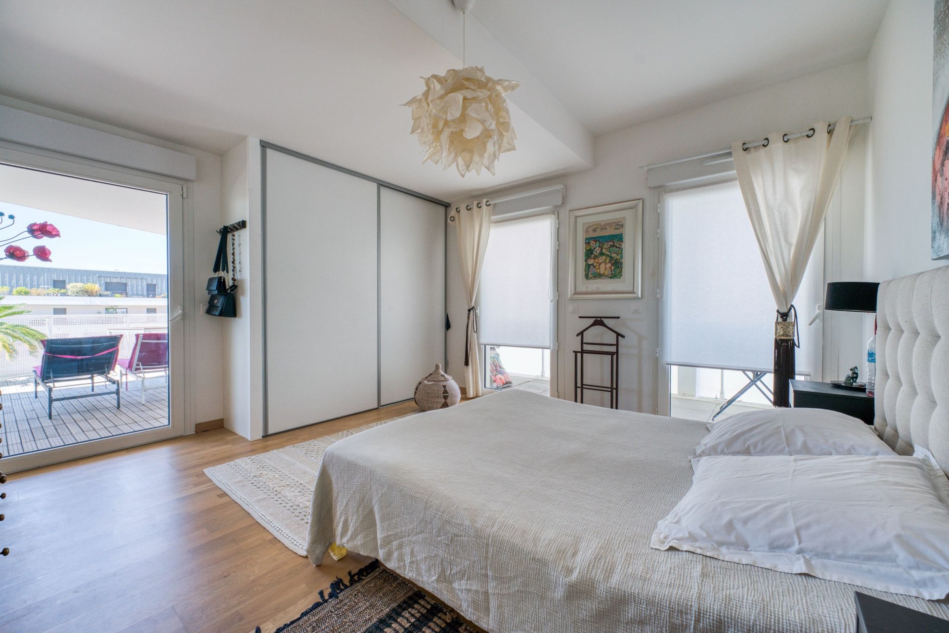 luxury apartment 5 Rooms for sale on LA ROCHELLE (17000)