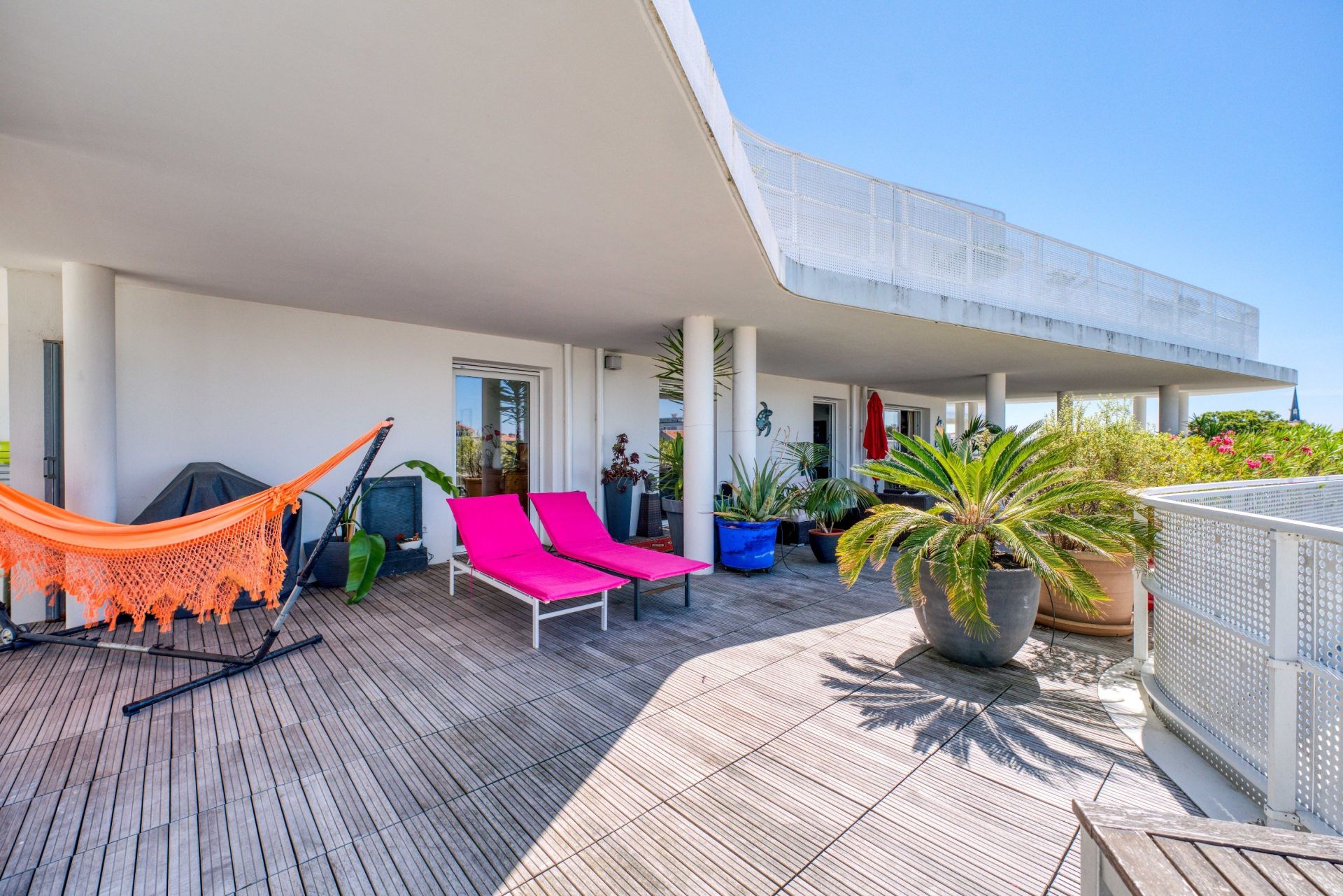 luxury apartment 5 Rooms for sale on LA ROCHELLE (17000)