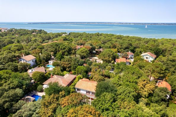 luxury house 9 Rooms for sale on ARCACHON (33120)
