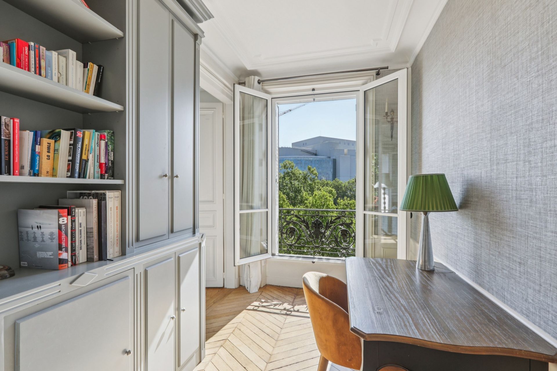 luxury apartment 5 Rooms for sale on PARIS (75004)