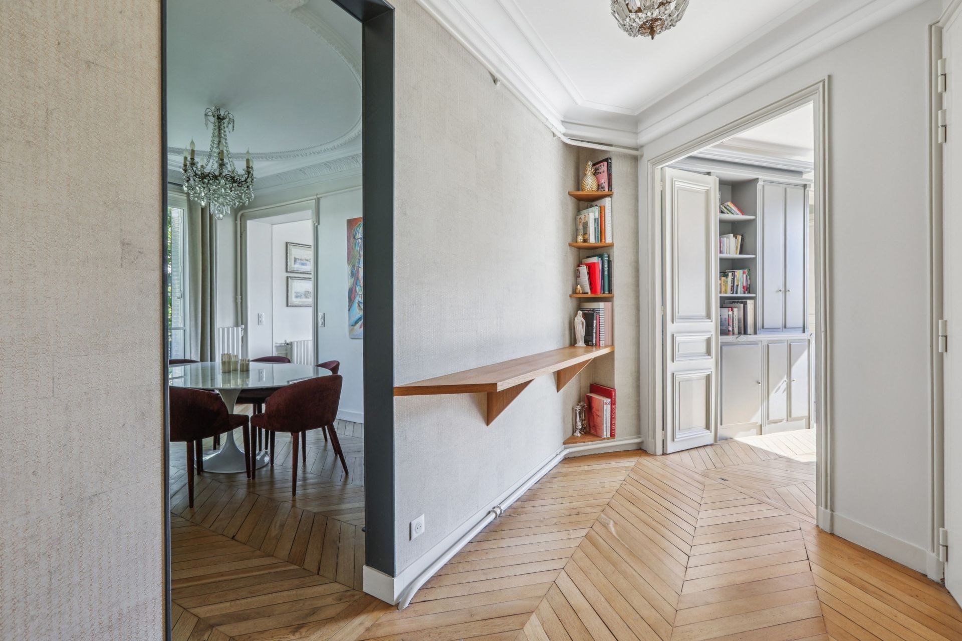 luxury apartment 5 Rooms for sale on PARIS (75004)
