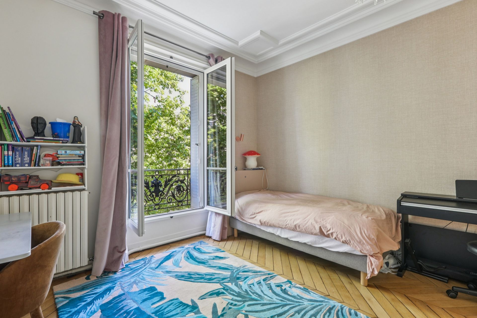 luxury apartment 5 Rooms for sale on PARIS (75004)