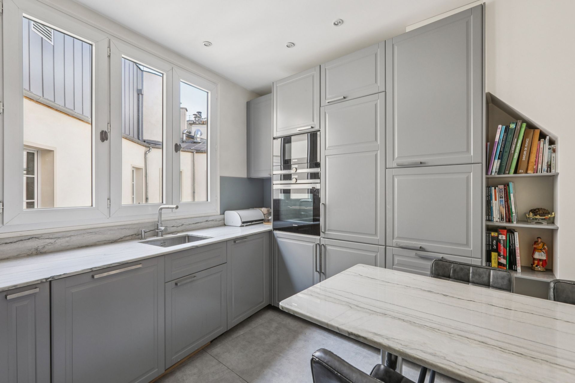 luxury apartment 5 Rooms for sale on PARIS (75004)