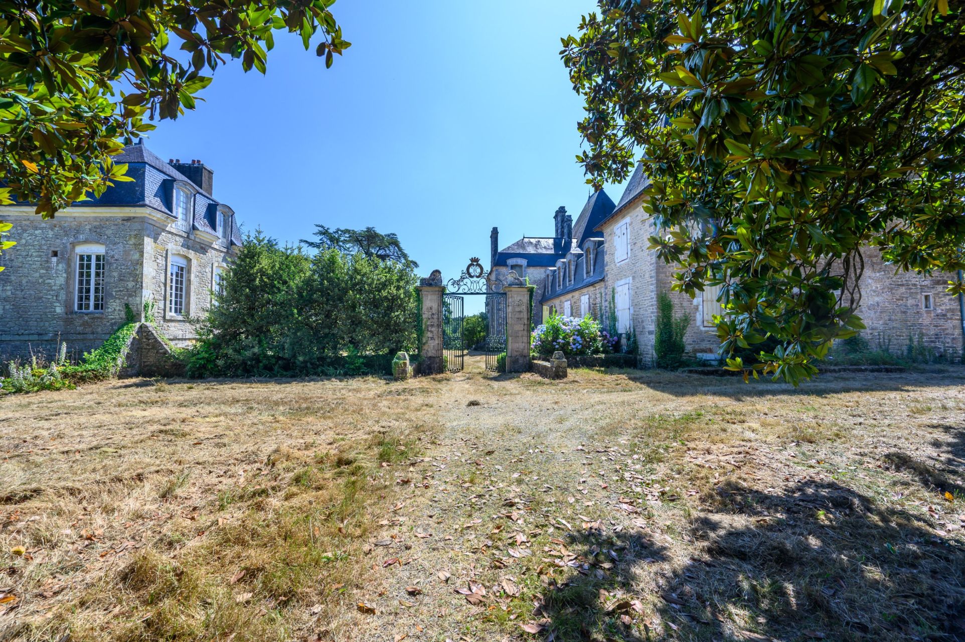 manor house 20 Rooms for sale on PLUNERET (56400)