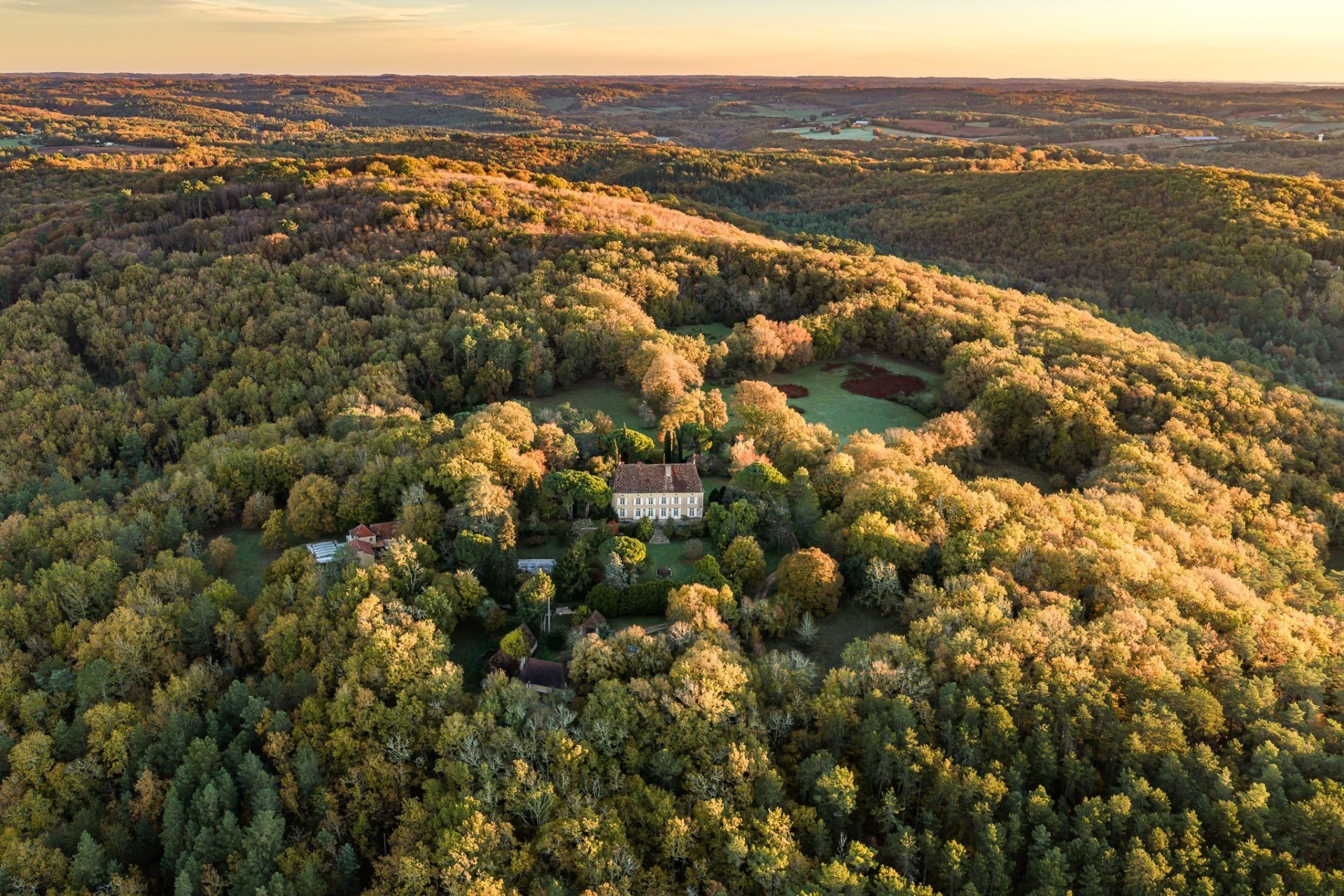 luxury house 15 Rooms for sale on STE ALVERE ST LAURENT LES BATONS (24510)