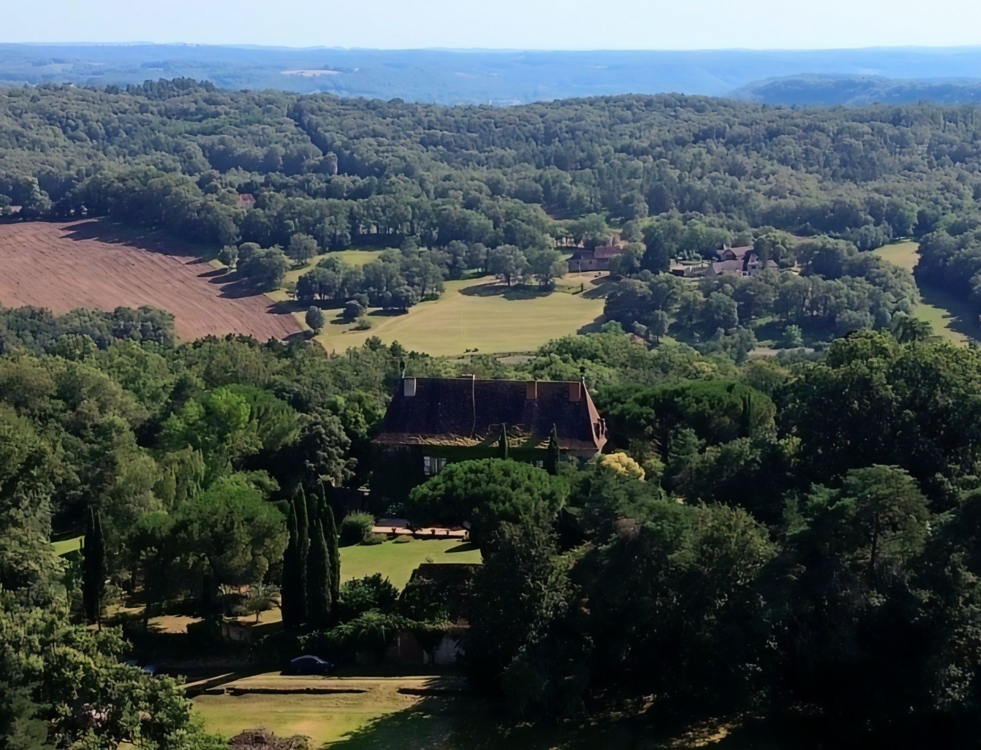 luxury house 15 Rooms for sale on STE ALVERE ST LAURENT LES BATONS (24510)