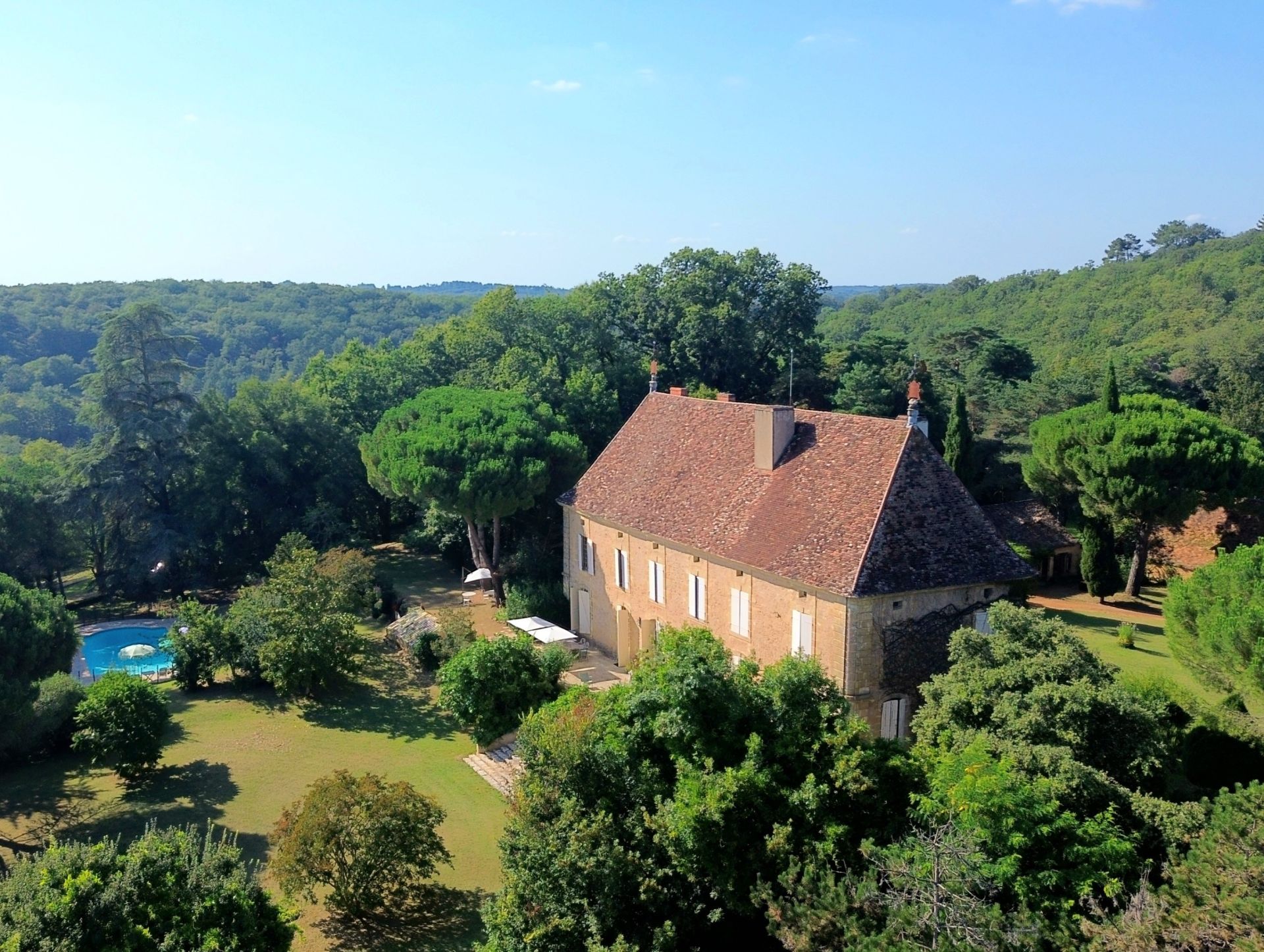 luxury house 15 Rooms for sale on STE ALVERE ST LAURENT LES BATONS (24510)