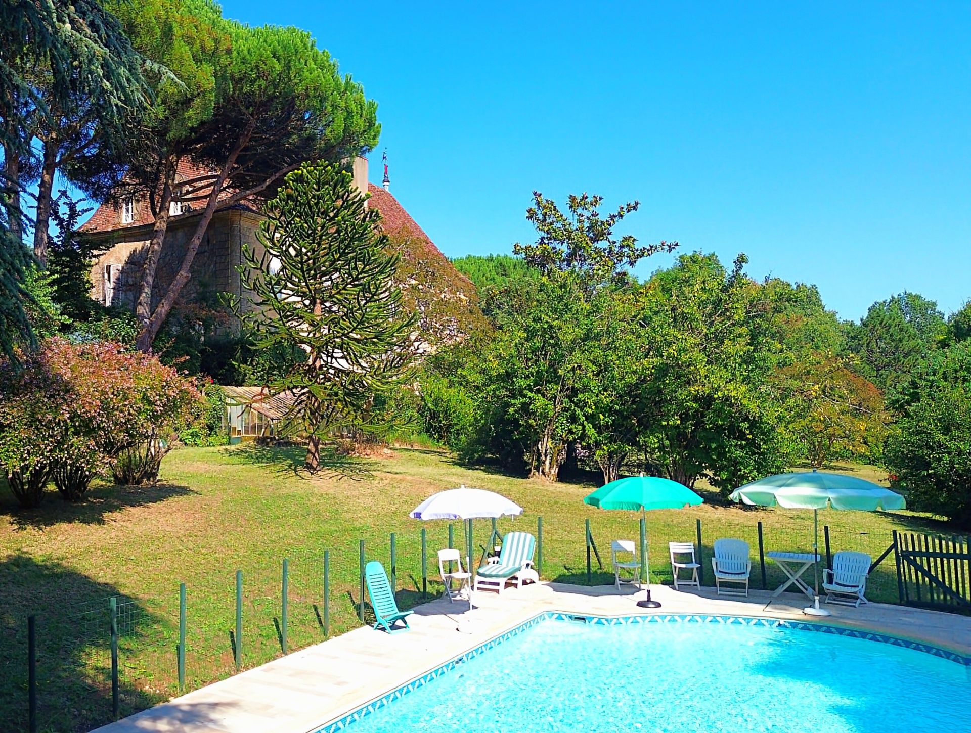 luxury house 15 Rooms for sale on STE ALVERE ST LAURENT LES BATONS (24510)