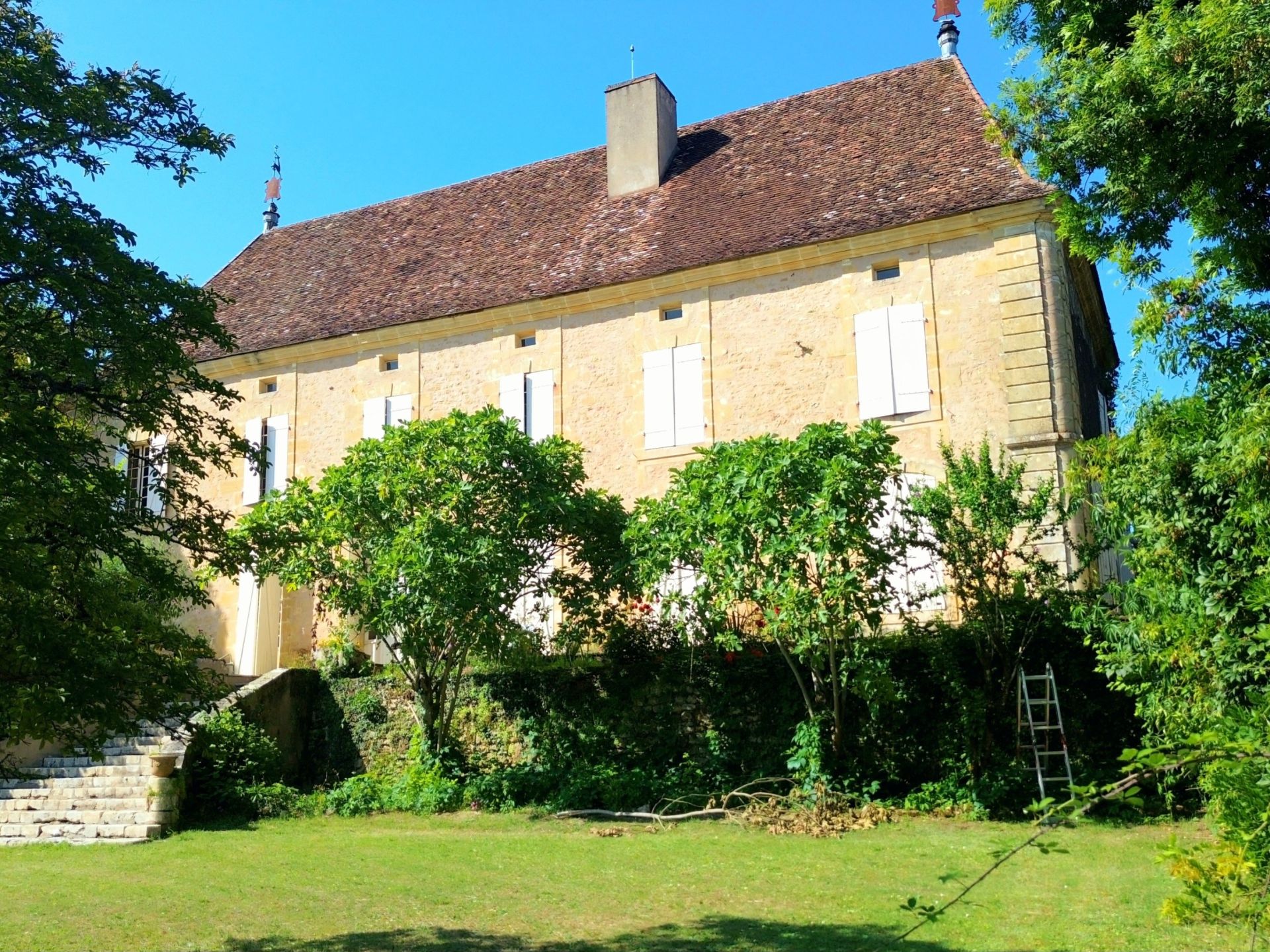 luxury house 15 Rooms for sale on STE ALVERE ST LAURENT LES BATONS (24510)