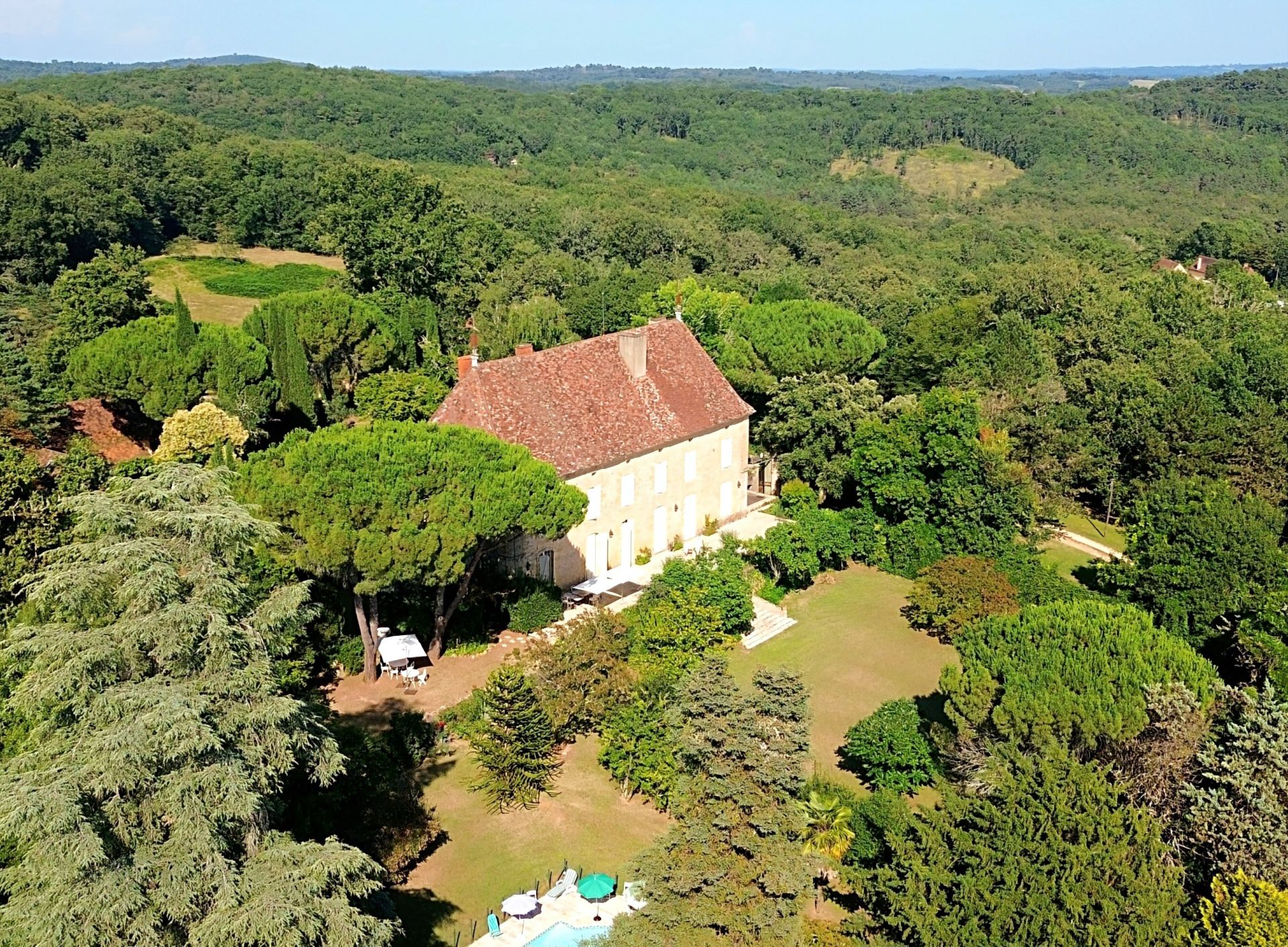 luxury house 15 Rooms for sale on STE ALVERE ST LAURENT LES BATONS (24510)