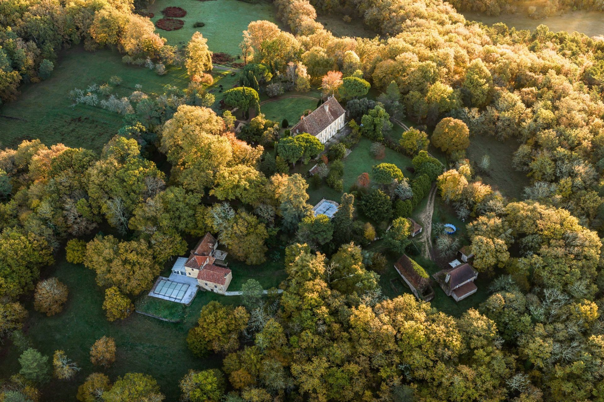 luxury house 15 Rooms for sale on STE ALVERE ST LAURENT LES BATONS (24510)