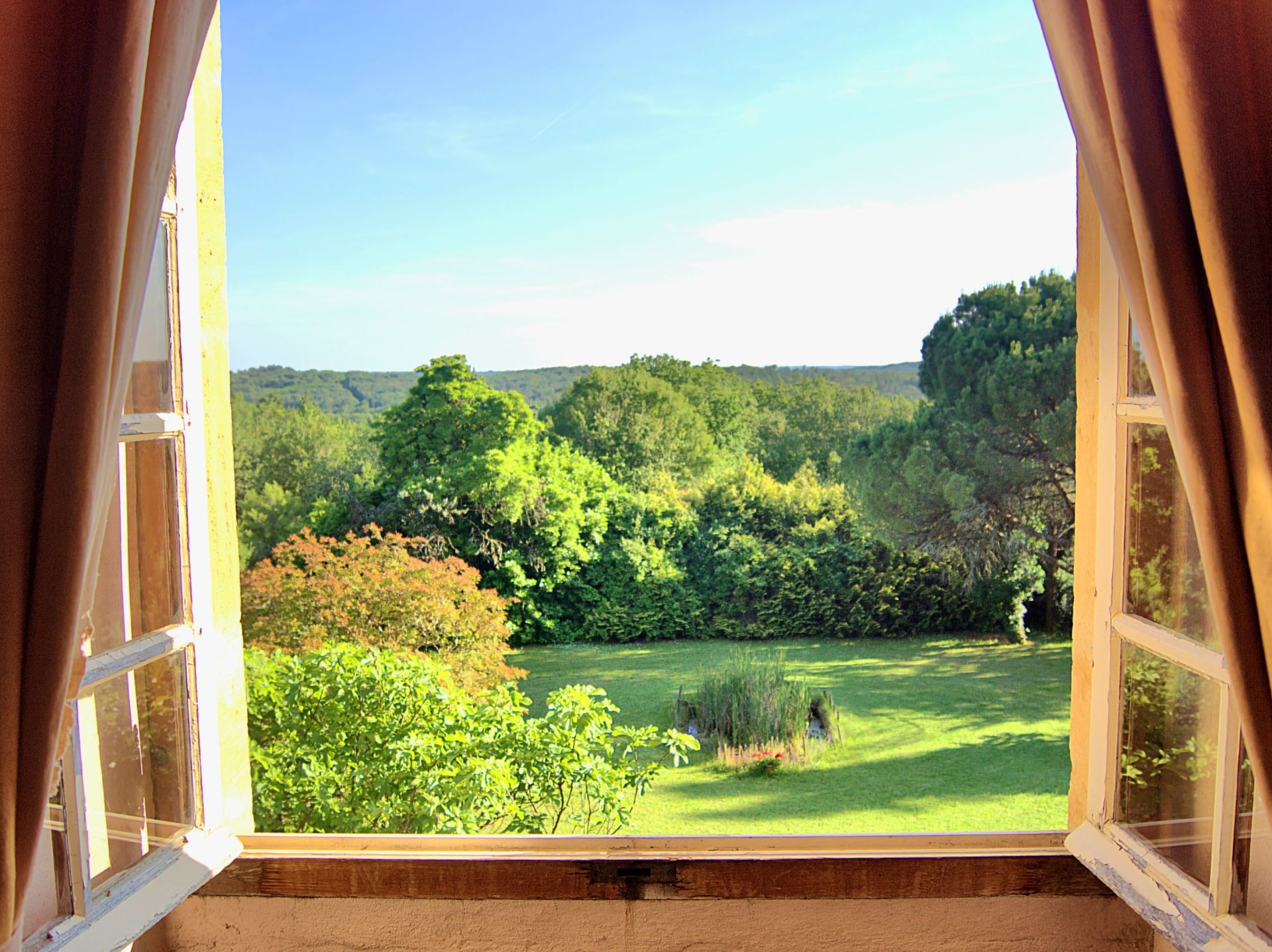 luxury house 15 Rooms for sale on STE ALVERE ST LAURENT LES BATONS (24510)