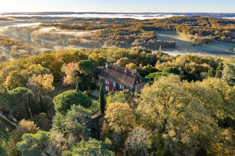 luxury house 15 Rooms for sale on STE ALVERE ST LAURENT LES BATONS (24510)