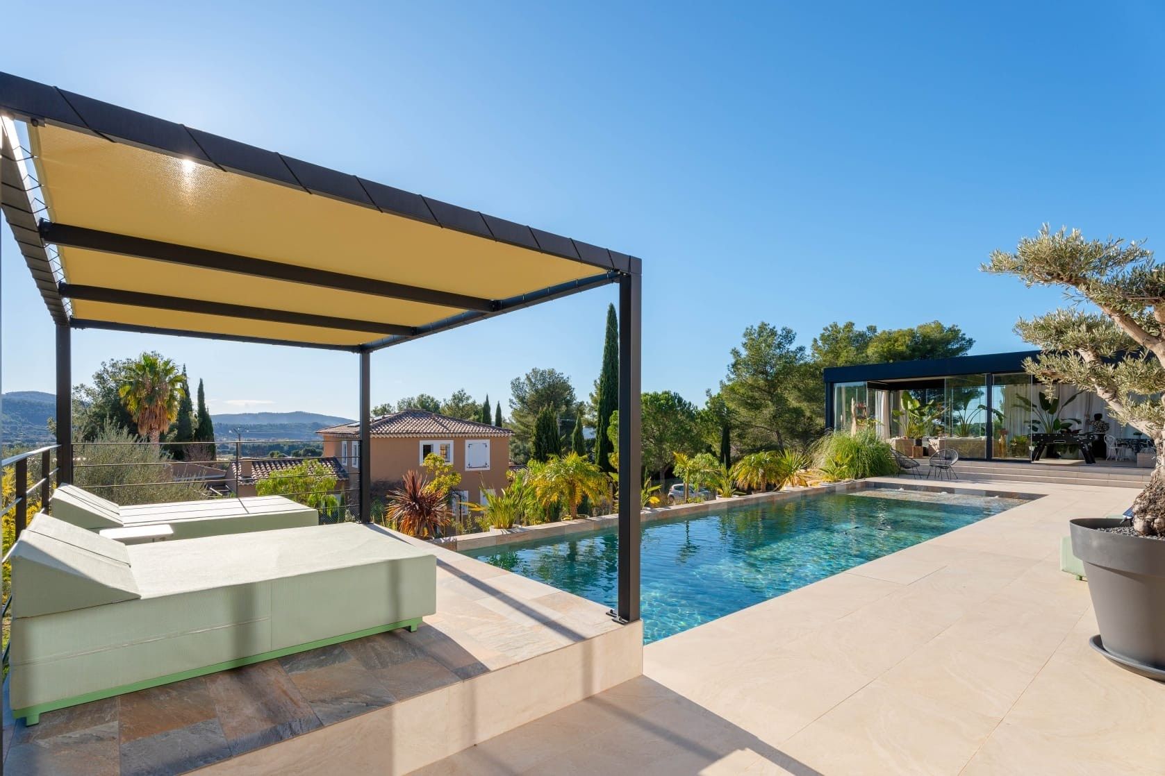 luxury house 6 Rooms for sale on LA CADIERE D AZUR (83740)