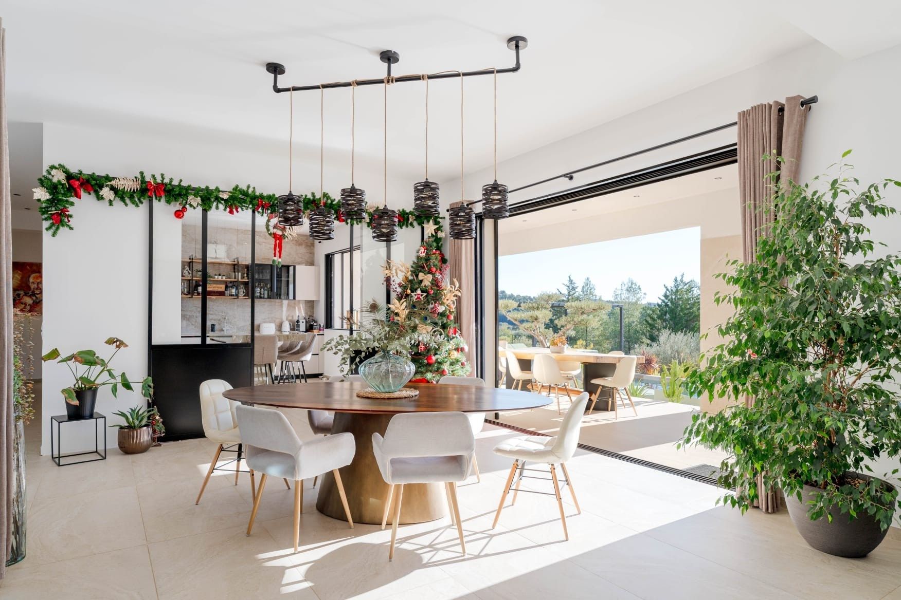 luxury house 6 Rooms for sale on LA CADIERE D AZUR (83740)