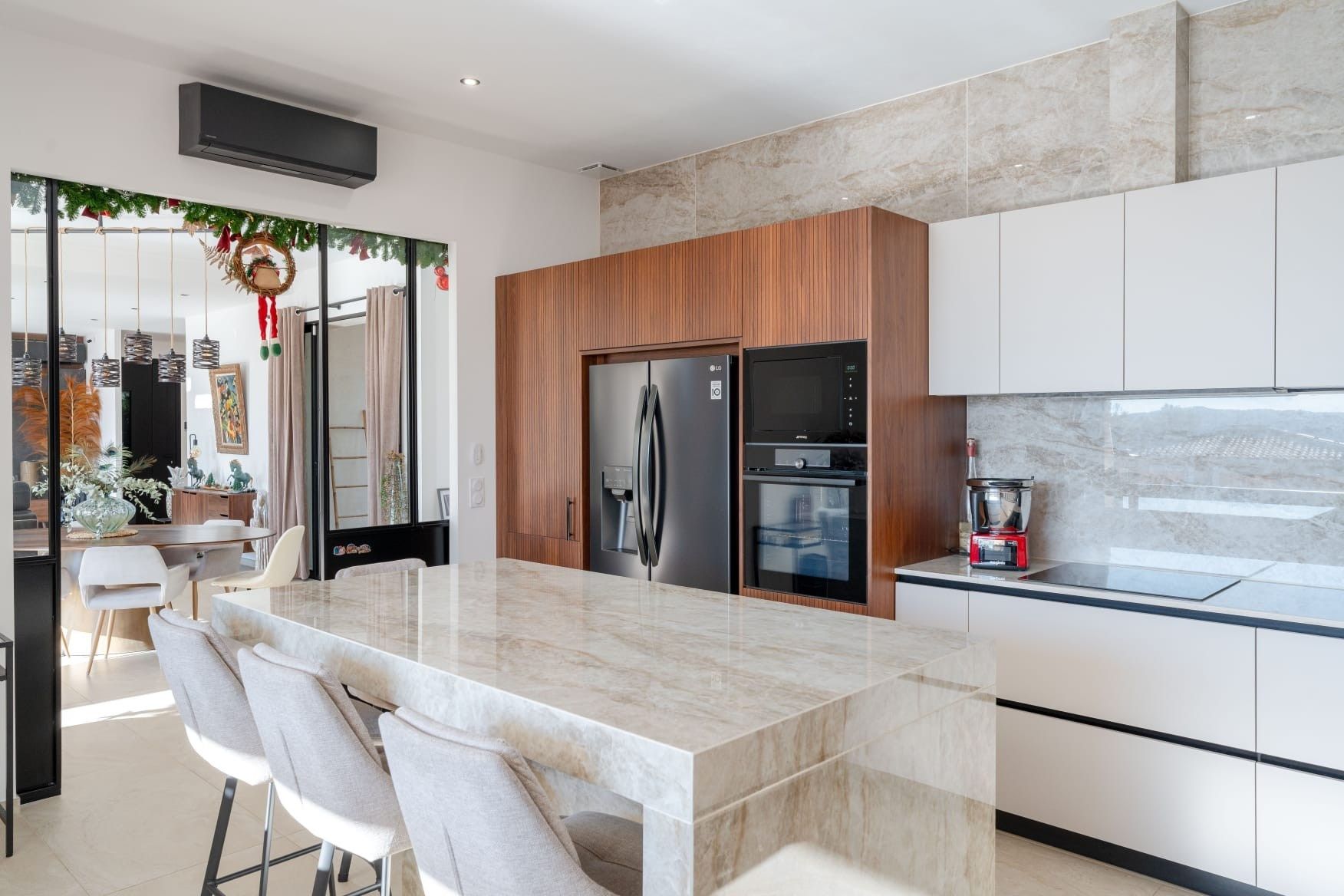 luxury house 6 Rooms for sale on LA CADIERE D AZUR (83740)