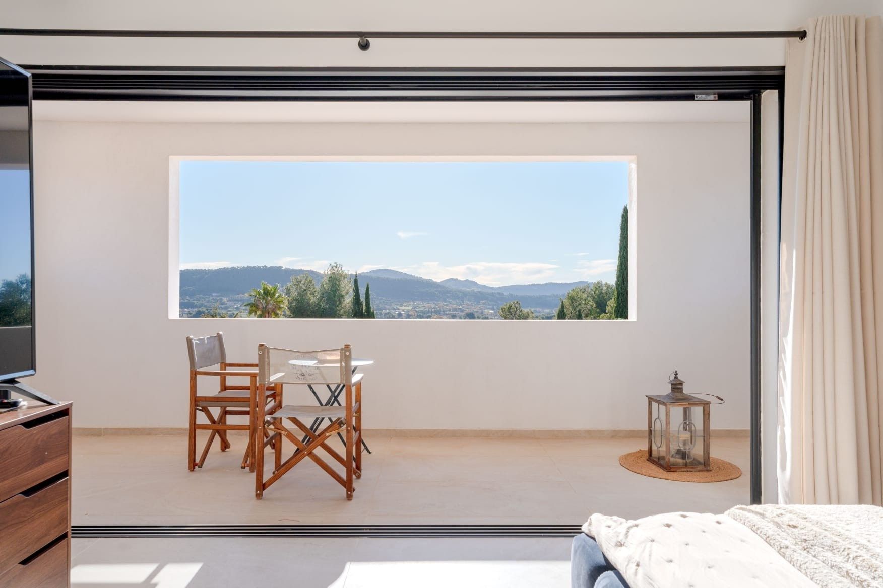 luxury house 6 Rooms for sale on LA CADIERE D AZUR (83740)