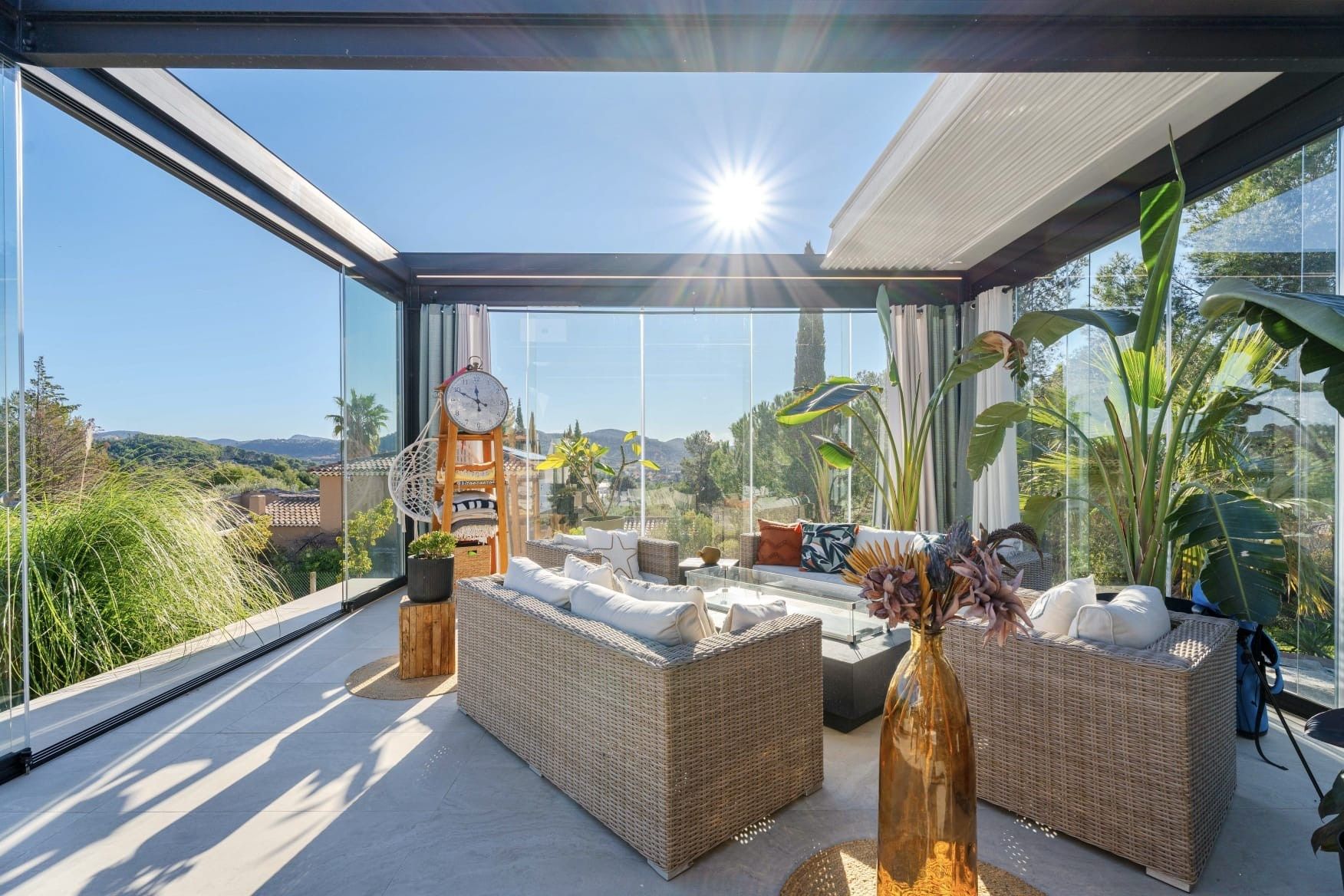 luxury house 6 Rooms for sale on LA CADIERE D AZUR (83740)