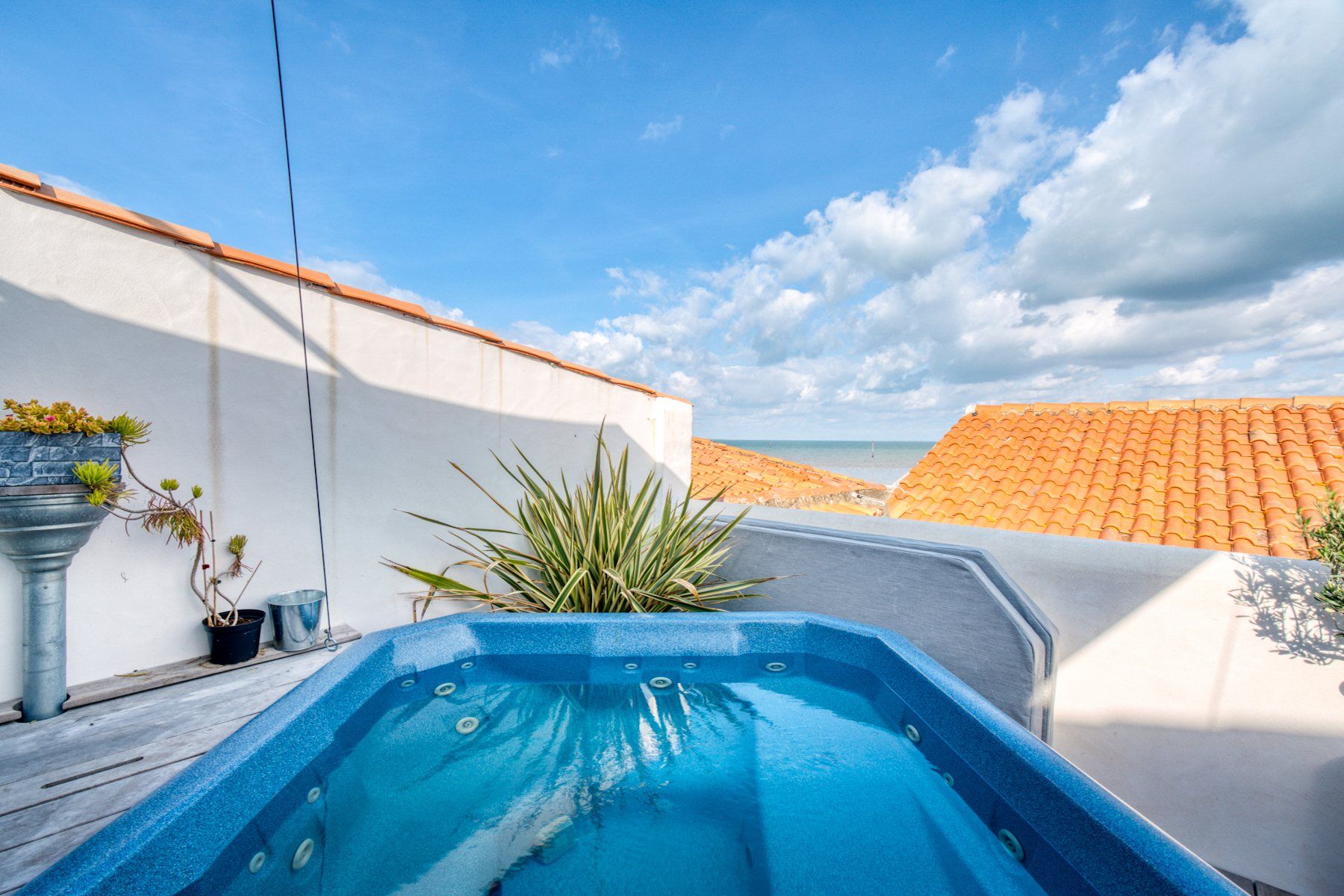luxury house 8 Rooms for sale on RIVEDOUX PLAGE (17940)