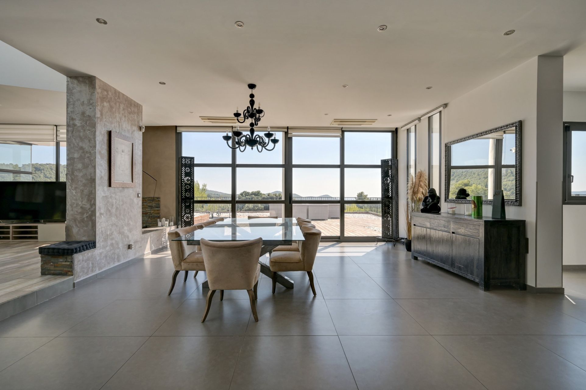 luxury house 8 Rooms for sale on LA CADIERE D AZUR (83740)