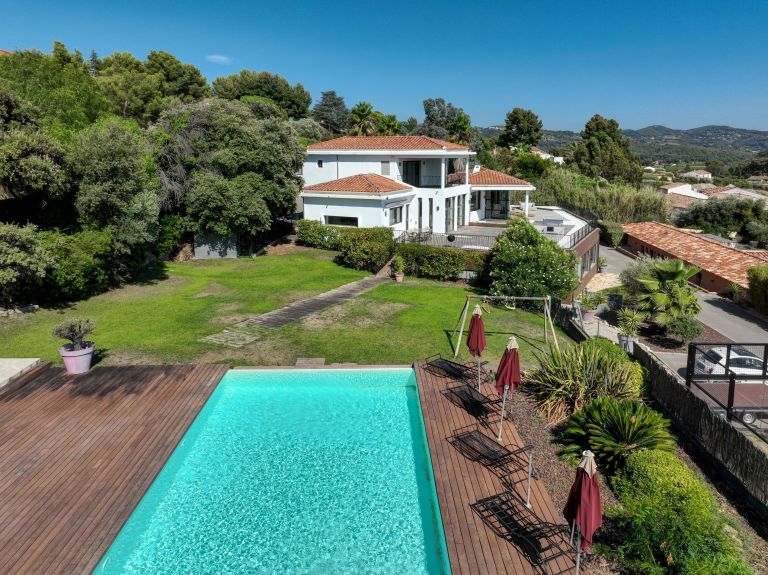 maison de luxe 8 Pièces en vente sur LA CADIERE D AZUR (83740)