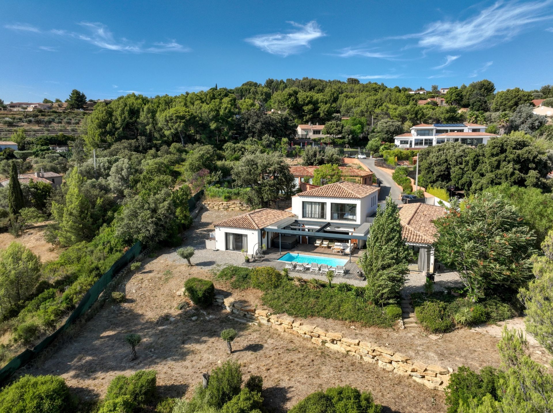 luxury house 6 Rooms for sale on LA CADIERE D AZUR (83740)