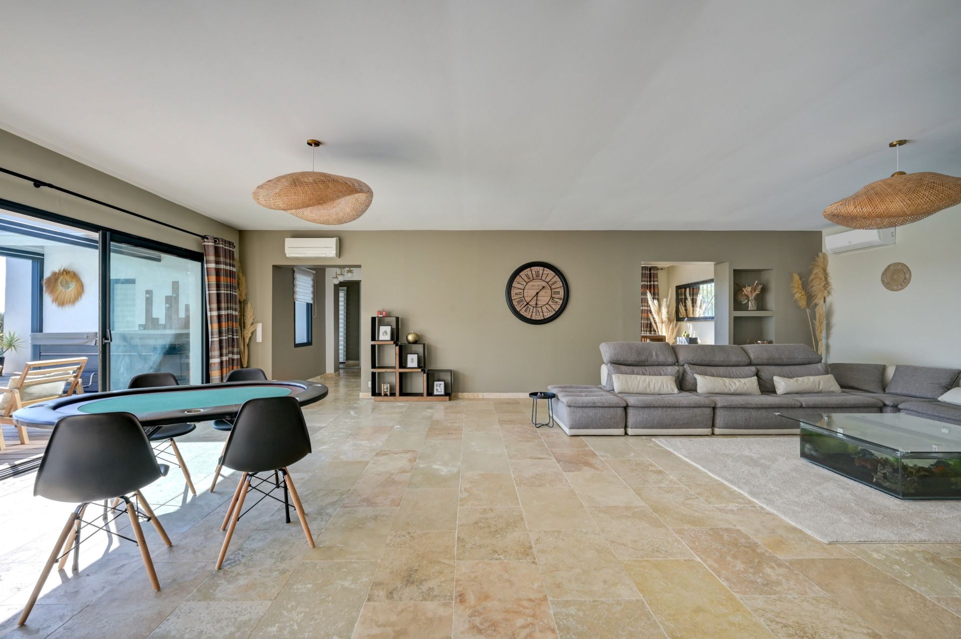 luxury house 6 Rooms for sale on LA CADIERE D AZUR (83740)