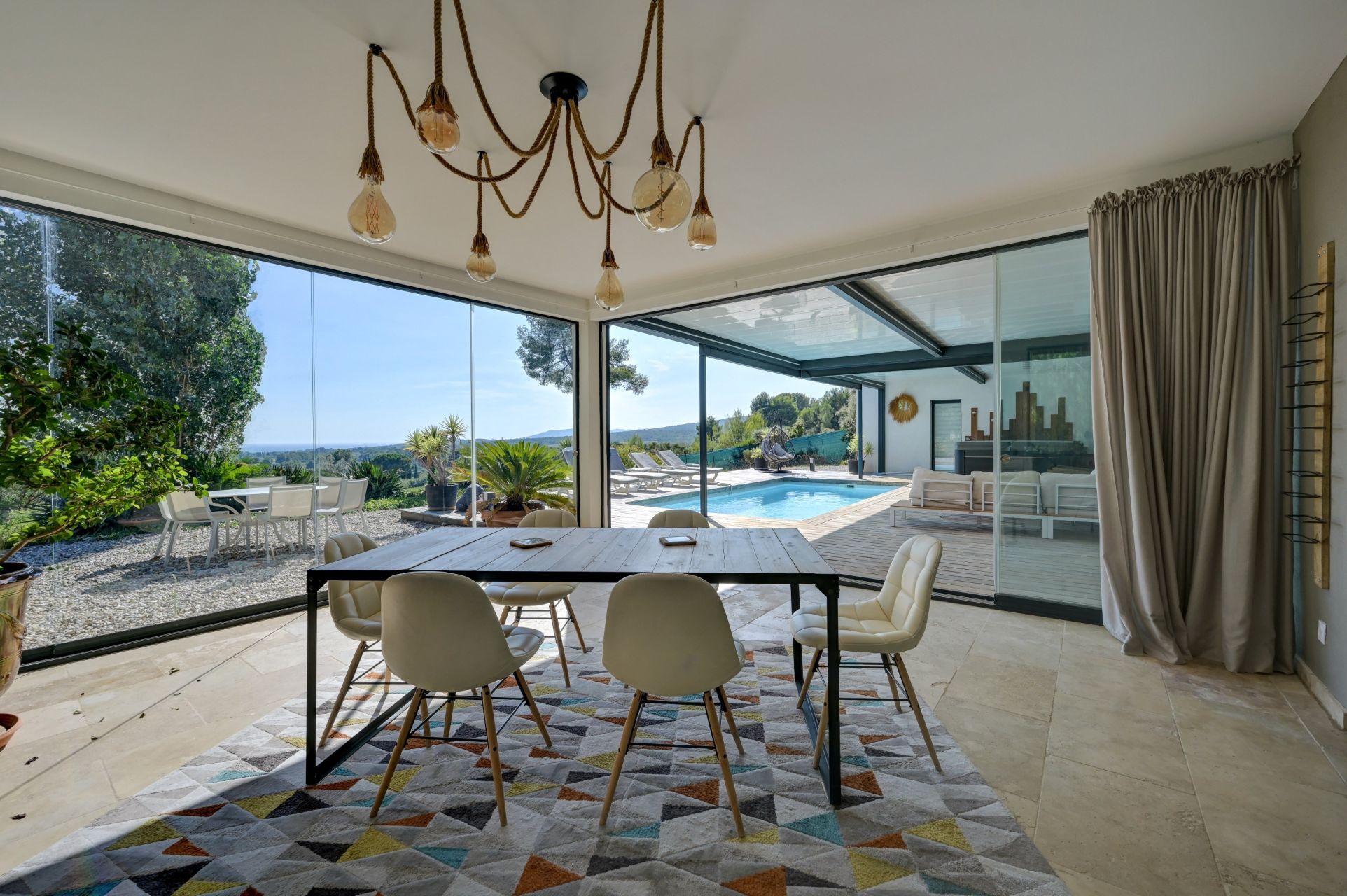 luxury house 6 Rooms for sale on LA CADIERE D AZUR (83740)