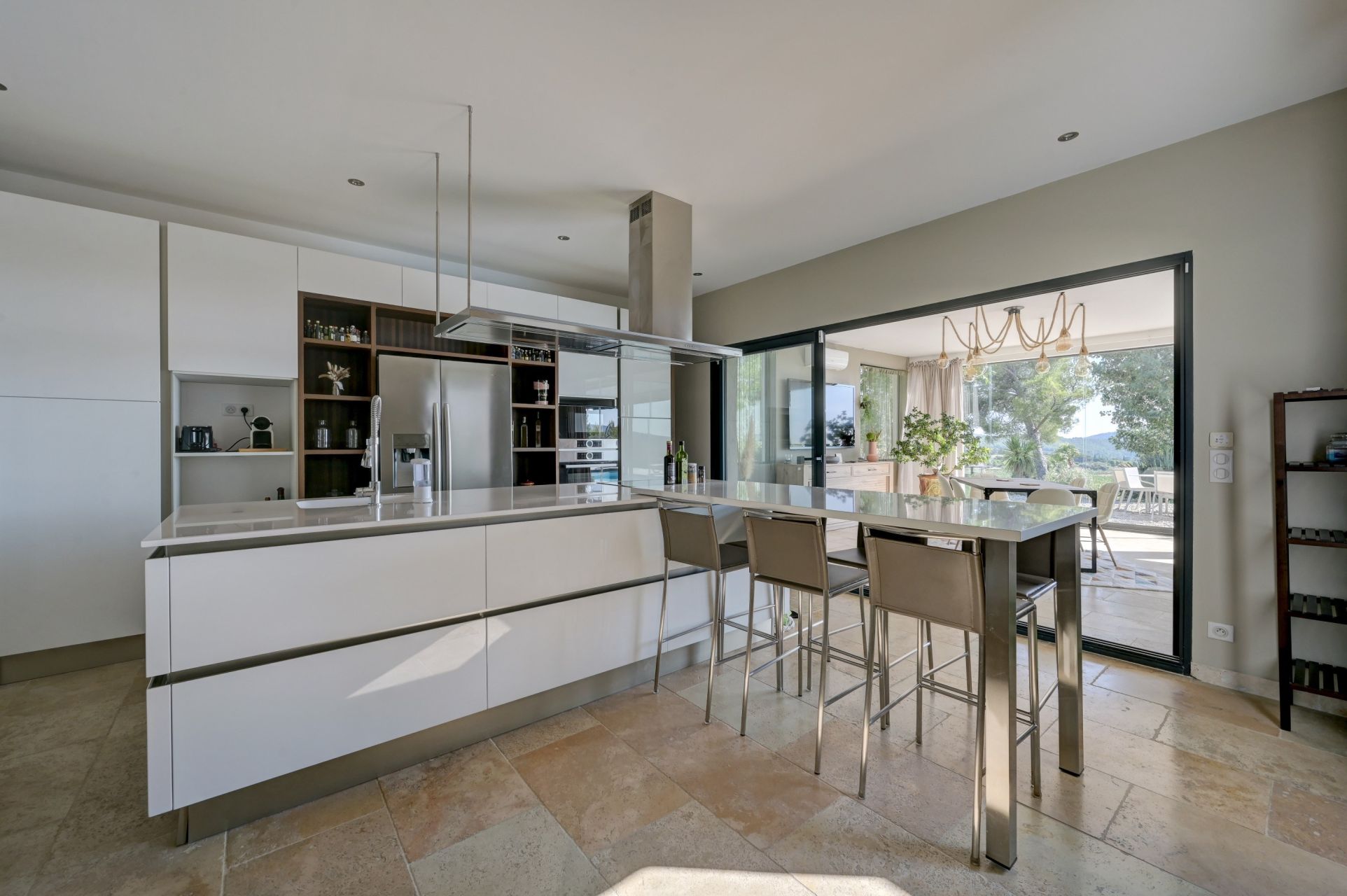 luxury house 6 Rooms for sale on LA CADIERE D AZUR (83740)