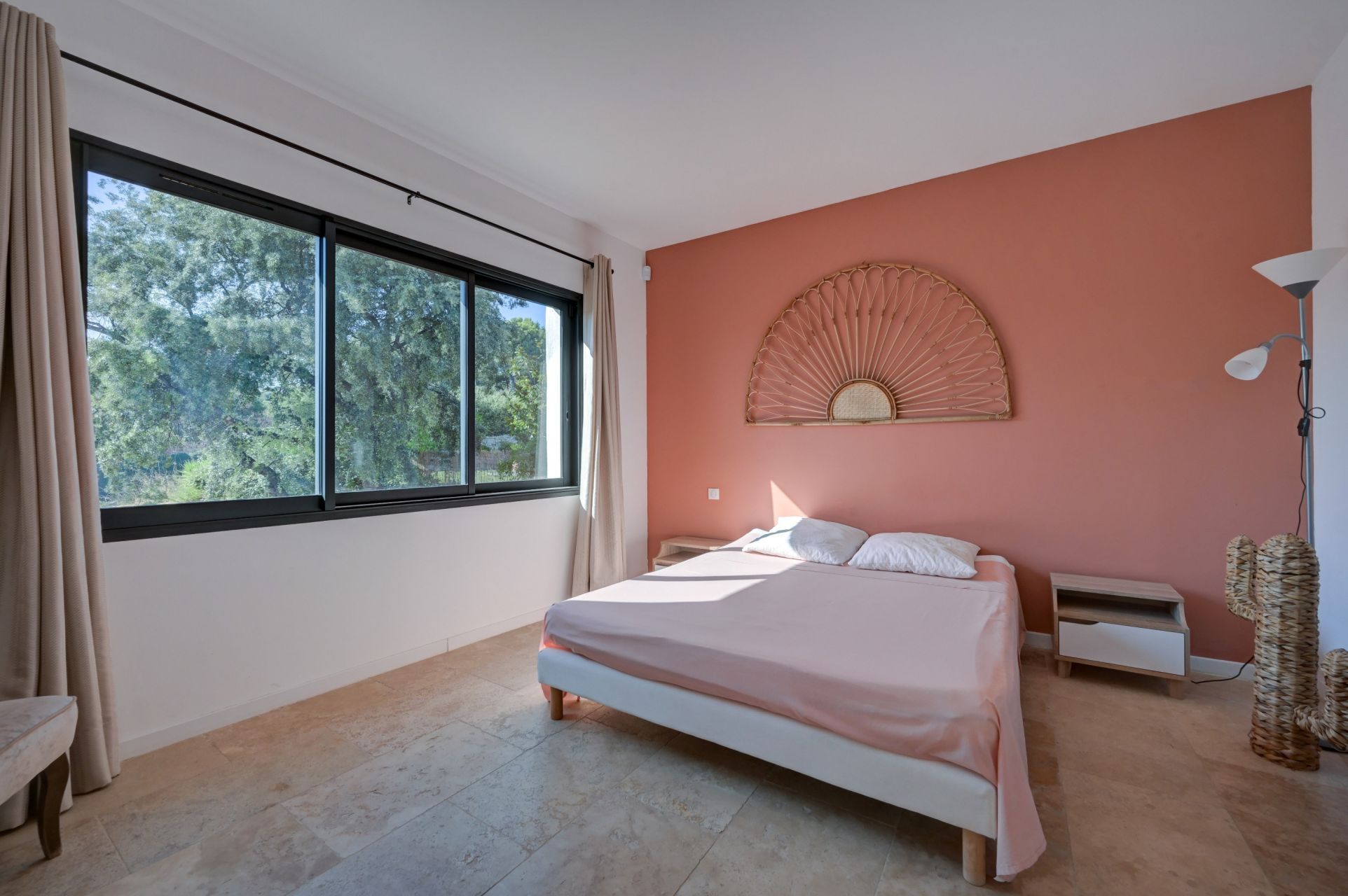 luxury house 6 Rooms for sale on LA CADIERE D AZUR (83740)
