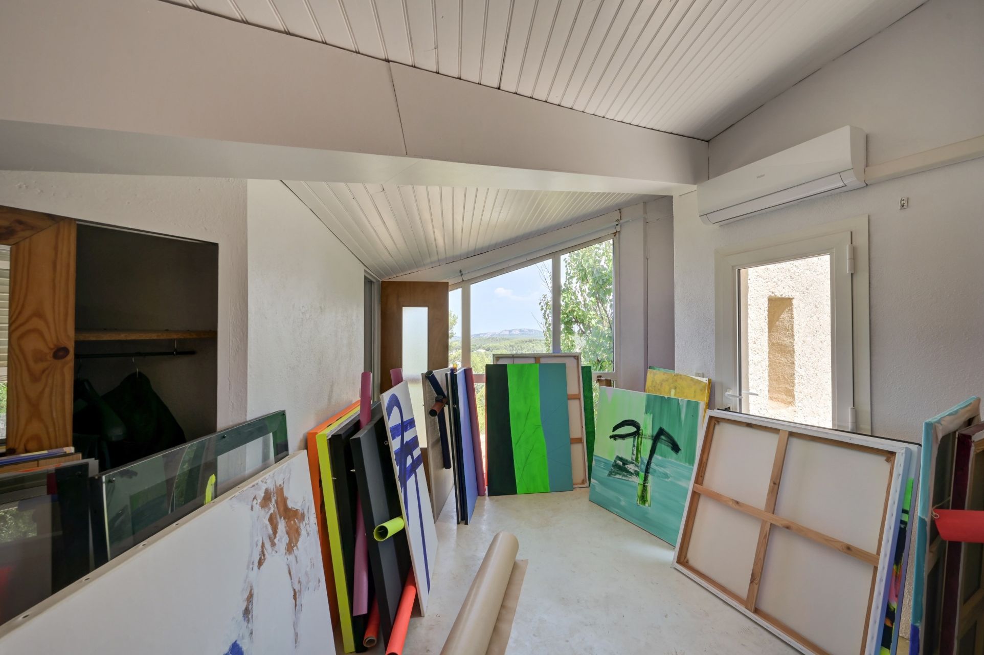 luxury house 2 Rooms for sale on VENELLES (13770)