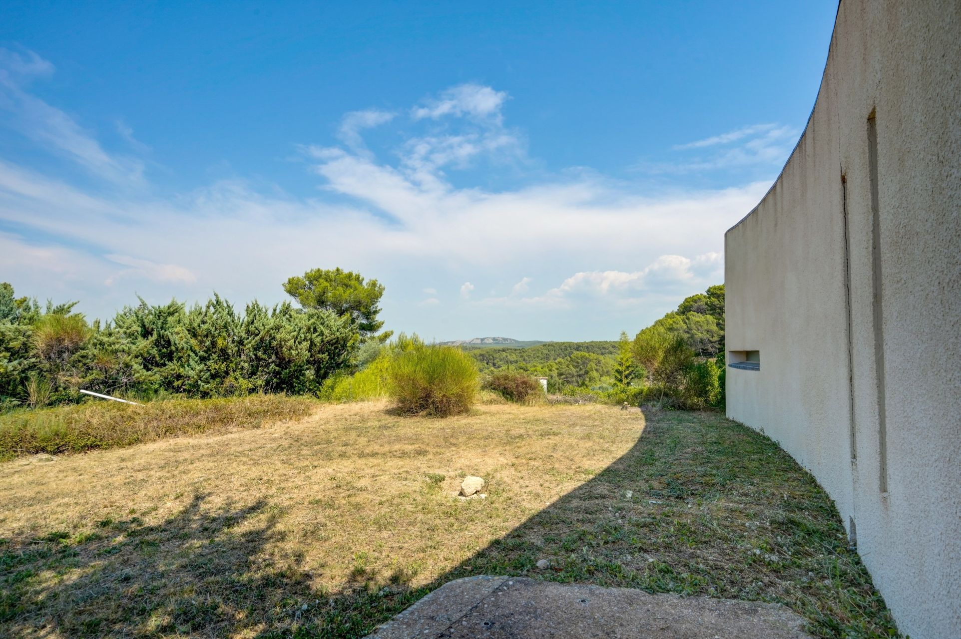 luxury house 2 Rooms for sale on VENELLES (13770)