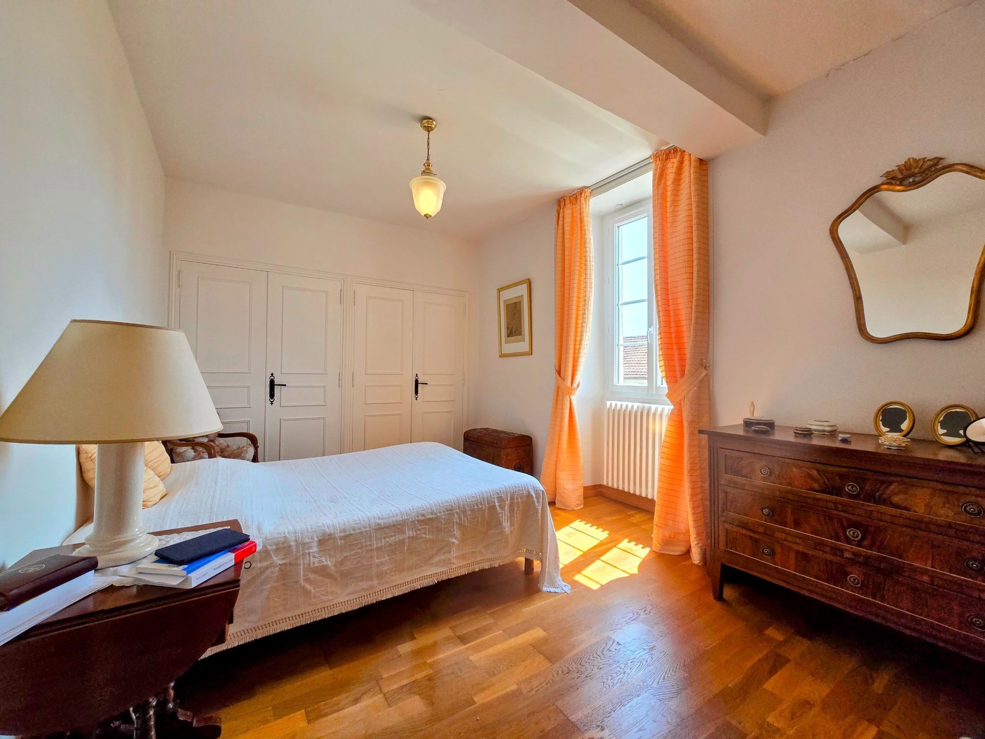 luxury house 10 Rooms for sale on PERIGUEUX (24000)