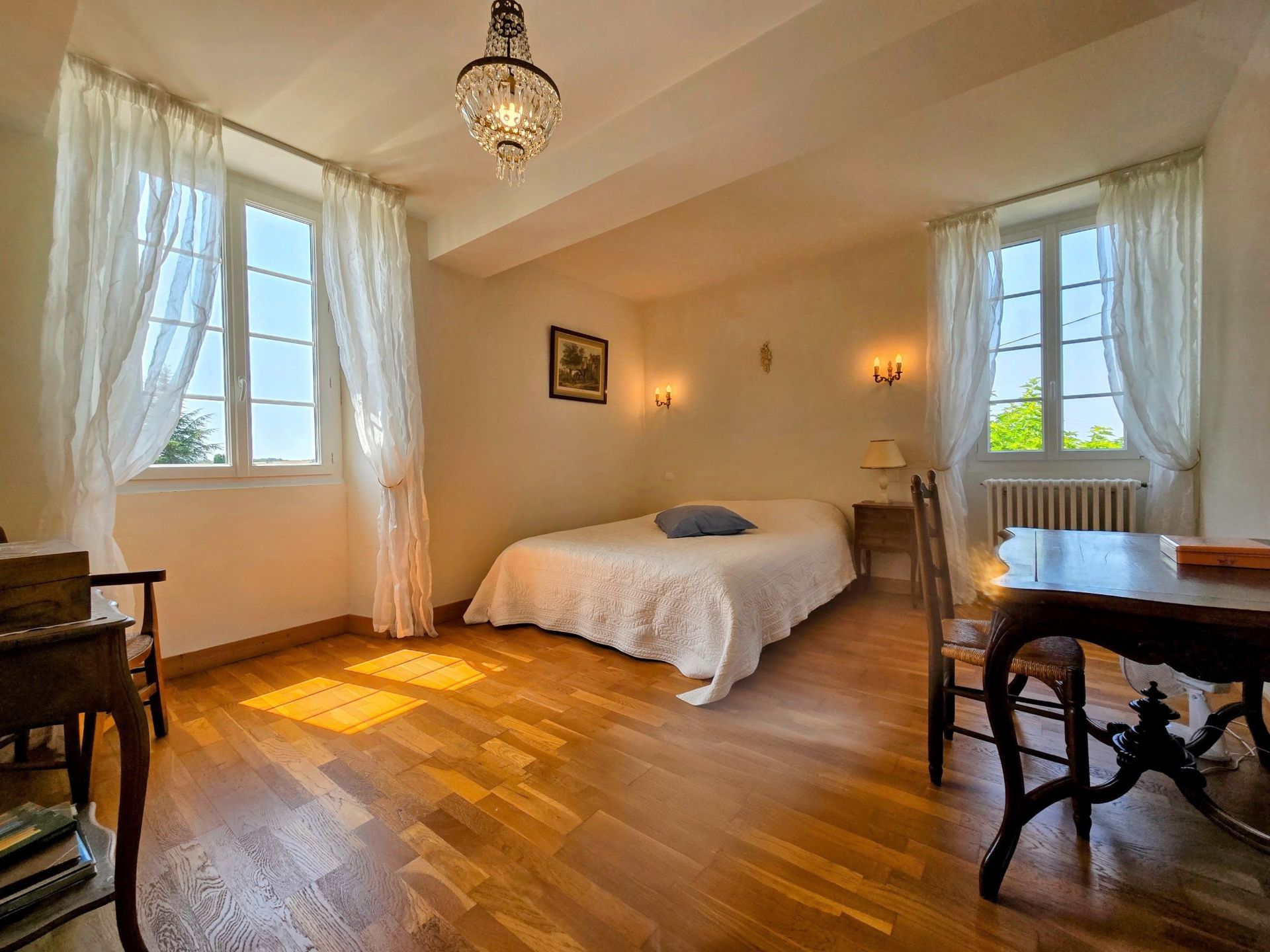 luxury house 10 Rooms for sale on PERIGUEUX (24000)