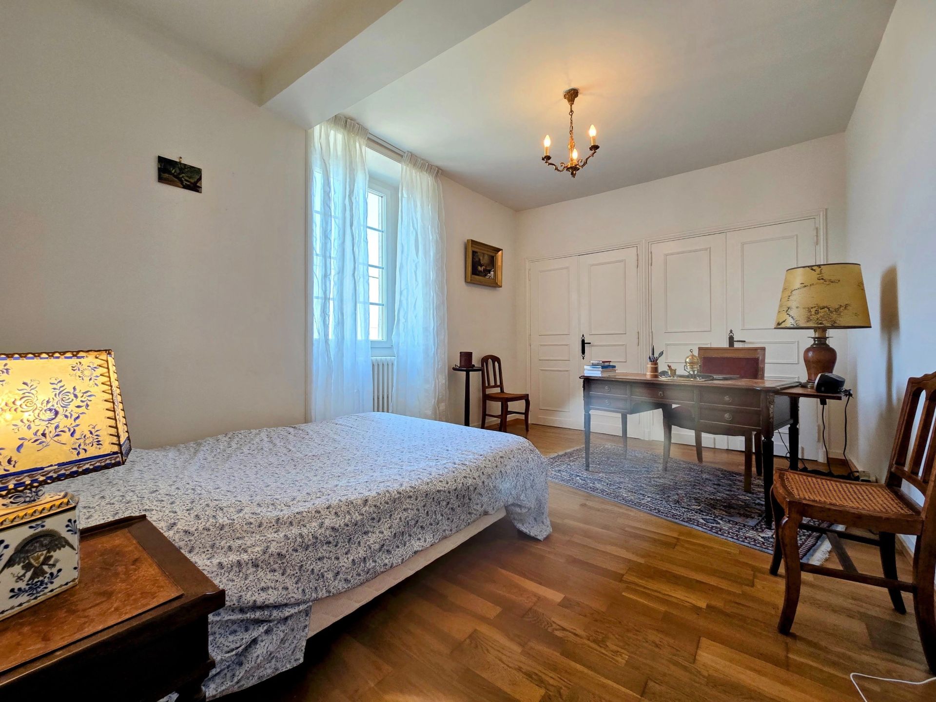 luxury house 10 Rooms for sale on PERIGUEUX (24000)