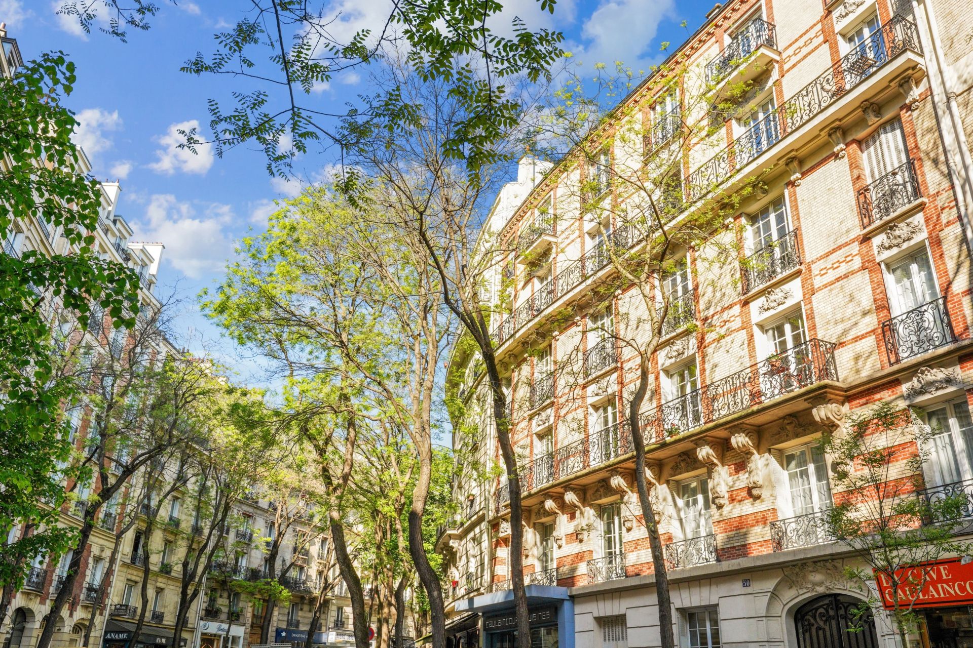 luxury duplex 5 Rooms for sale on PARIS (75018)