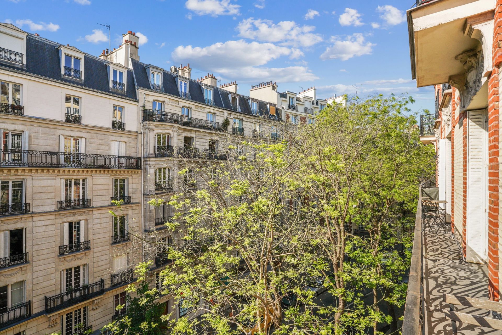 luxury duplex 5 Rooms for sale on PARIS (75018)