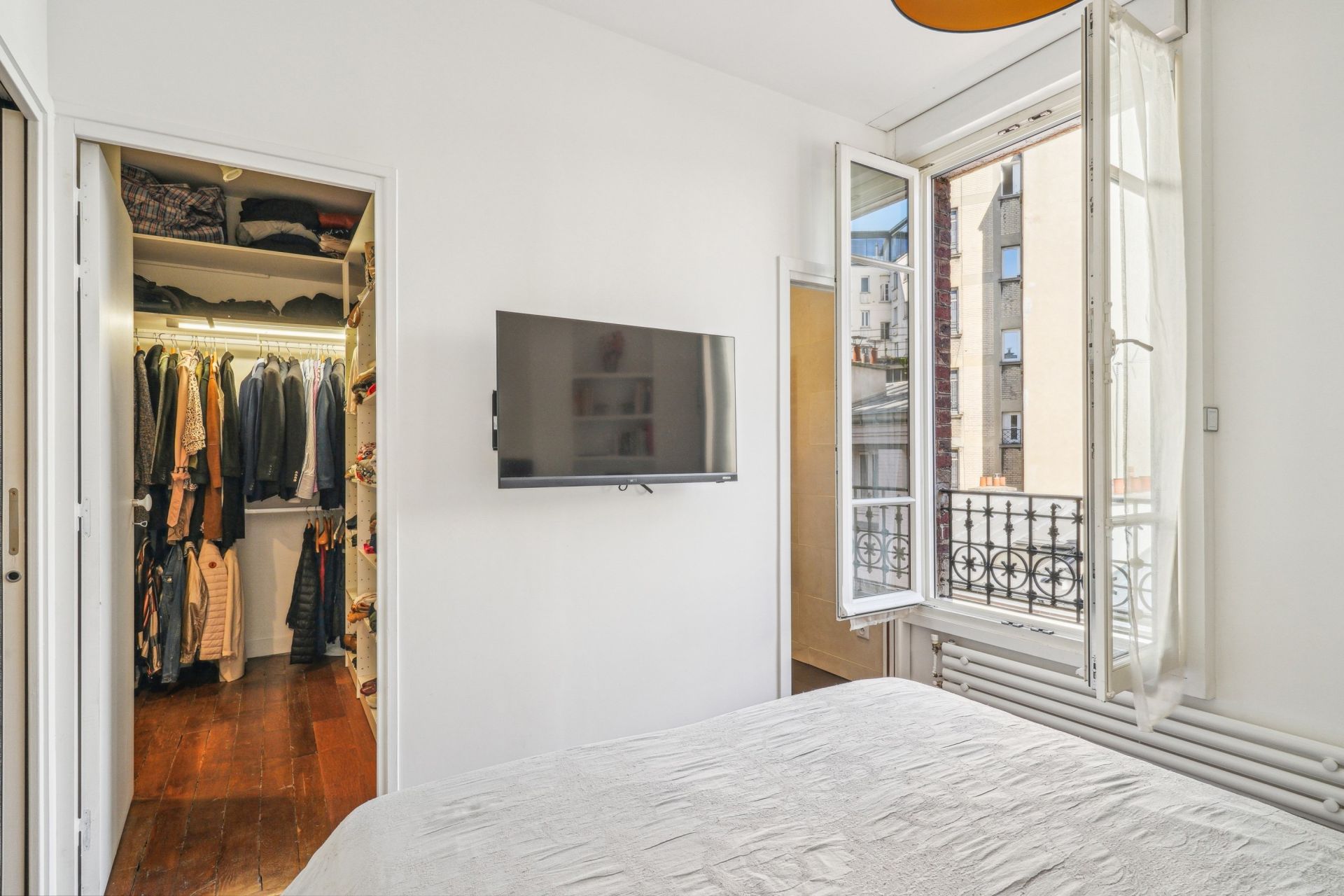 luxury duplex 5 Rooms for sale on PARIS (75018)