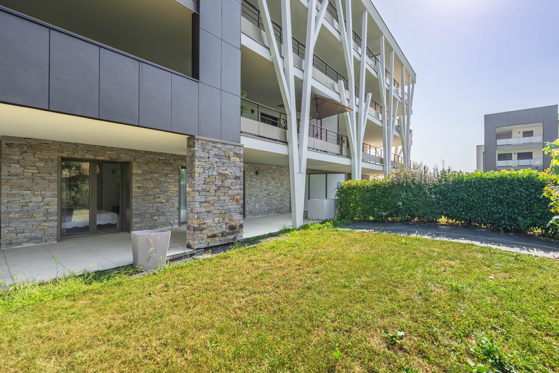 luxury apartment 8 Rooms for sale on DIVONNE LES BAINS (01220)