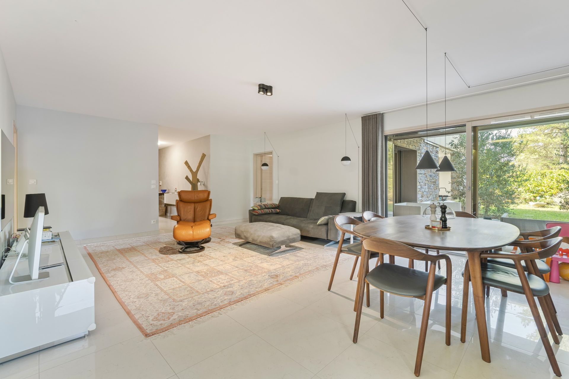 luxury apartment 8 Rooms for sale on DIVONNE LES BAINS (01220)