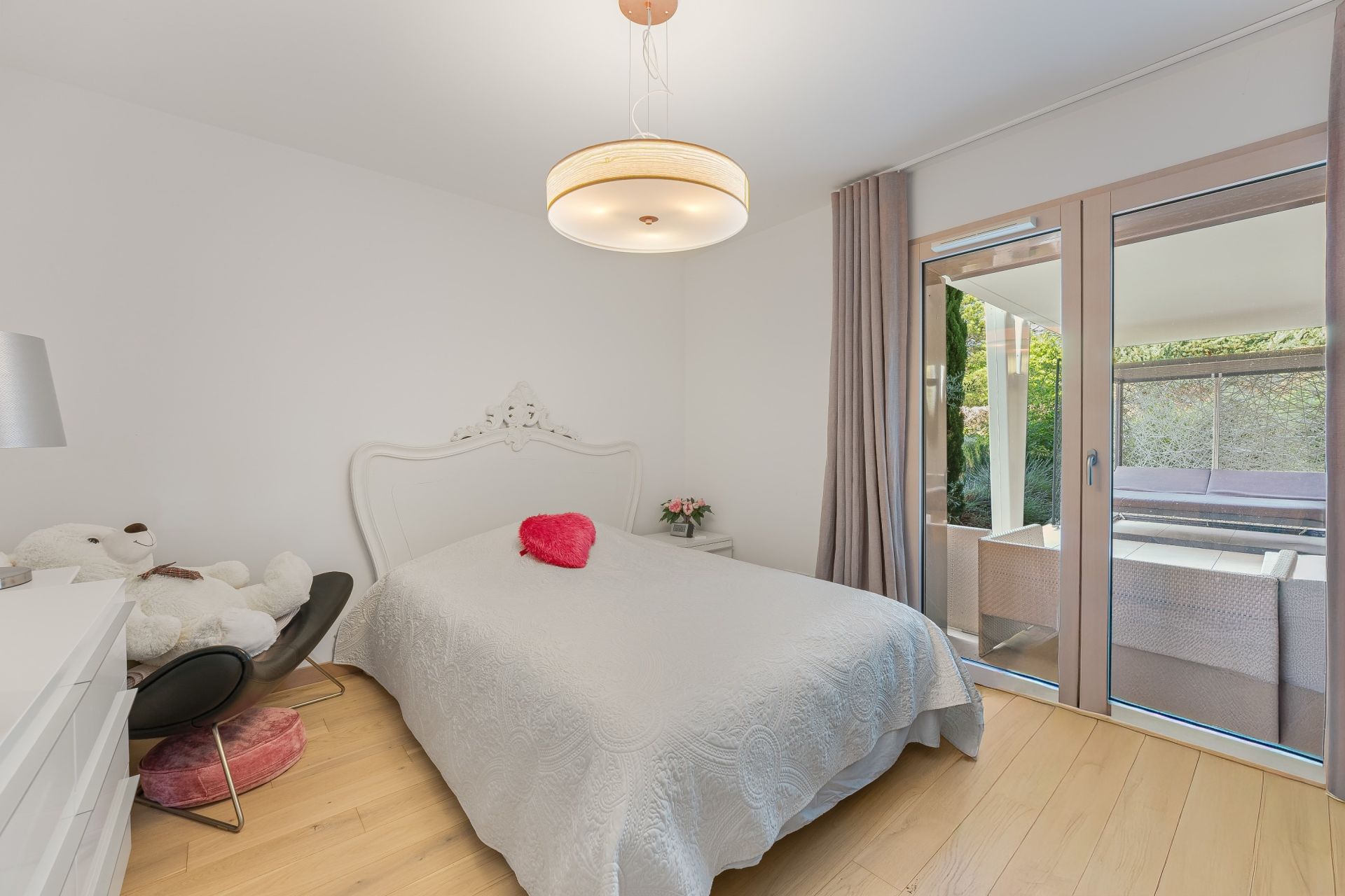 luxury apartment 8 Rooms for sale on DIVONNE LES BAINS (01220)
