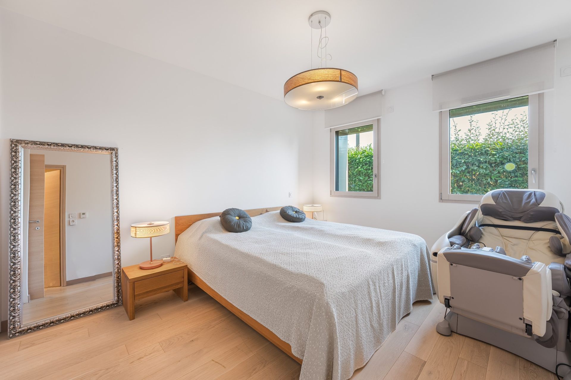 luxury apartment 8 Rooms for sale on DIVONNE LES BAINS (01220)