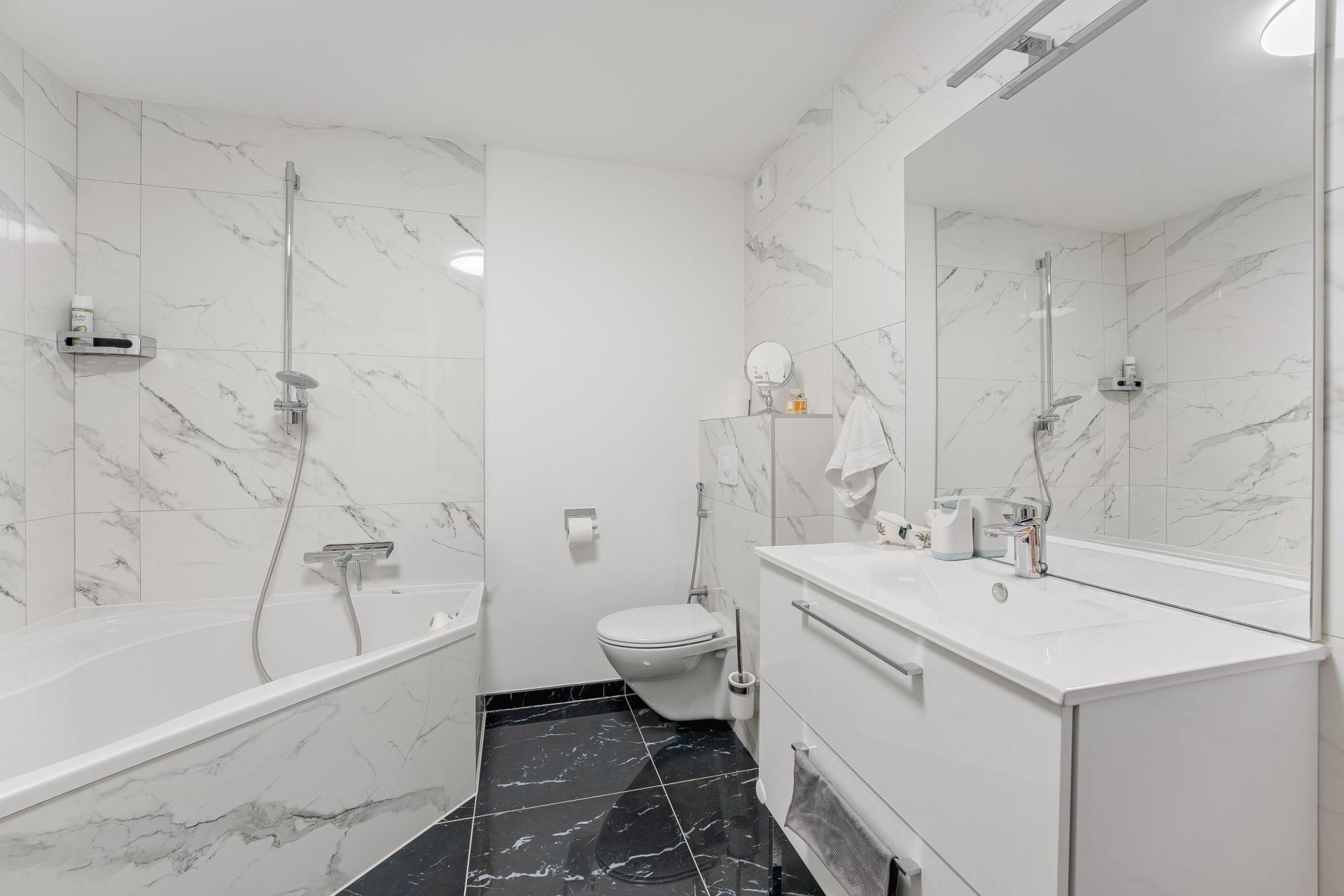 luxury apartment 8 Rooms for sale on DIVONNE LES BAINS (01220)
