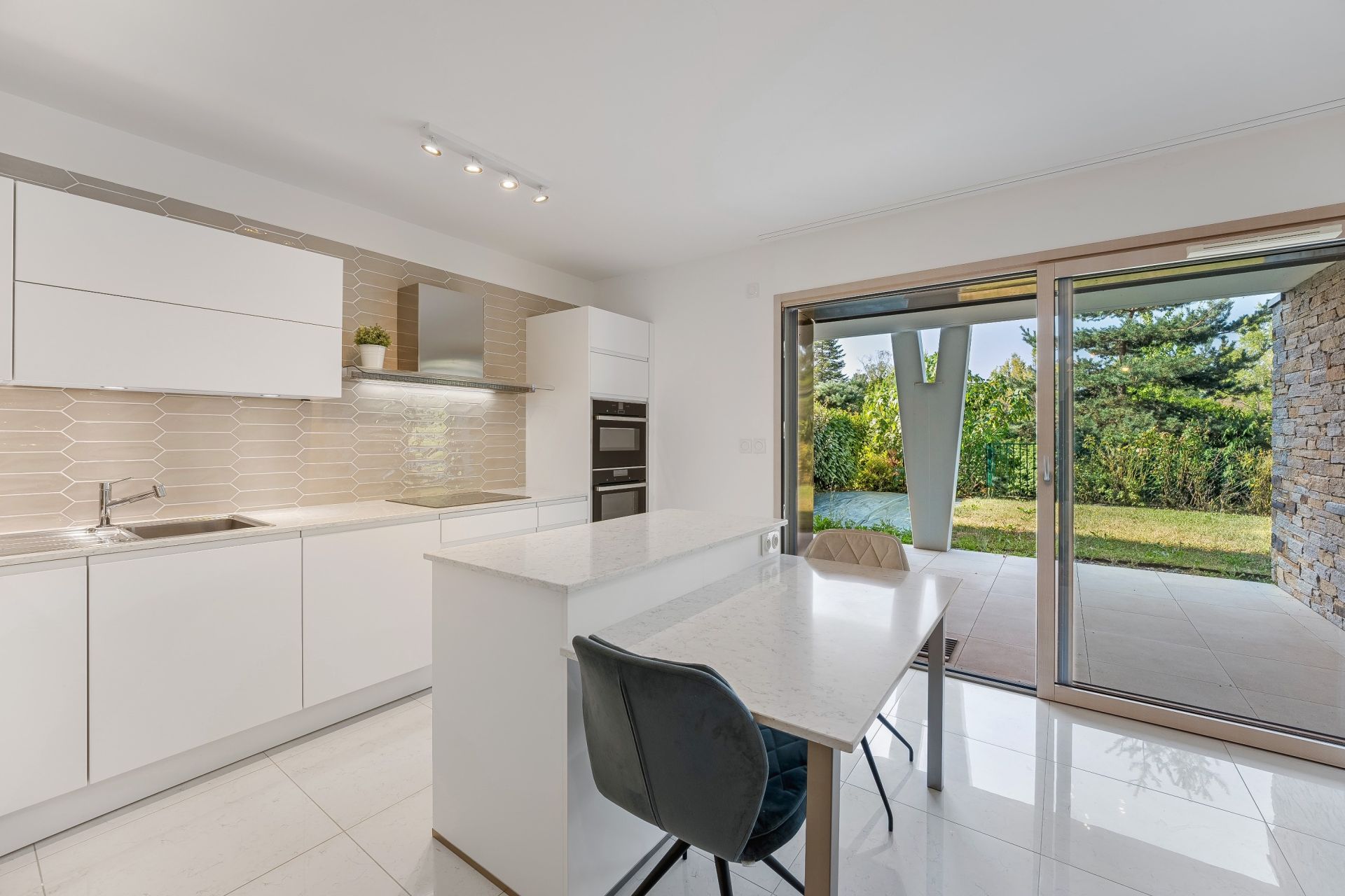 luxury apartment 8 Rooms for sale on DIVONNE LES BAINS (01220)