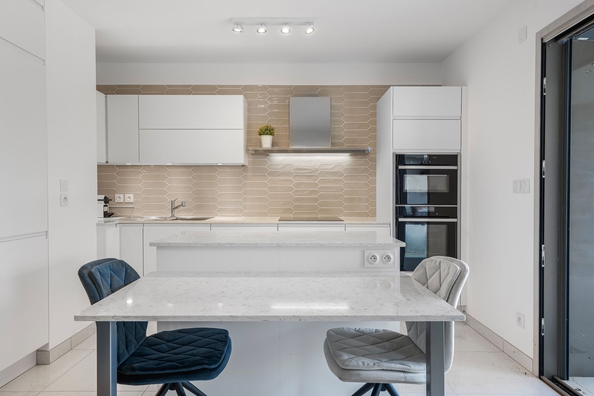 luxury apartment 8 Rooms for sale on DIVONNE LES BAINS (01220)
